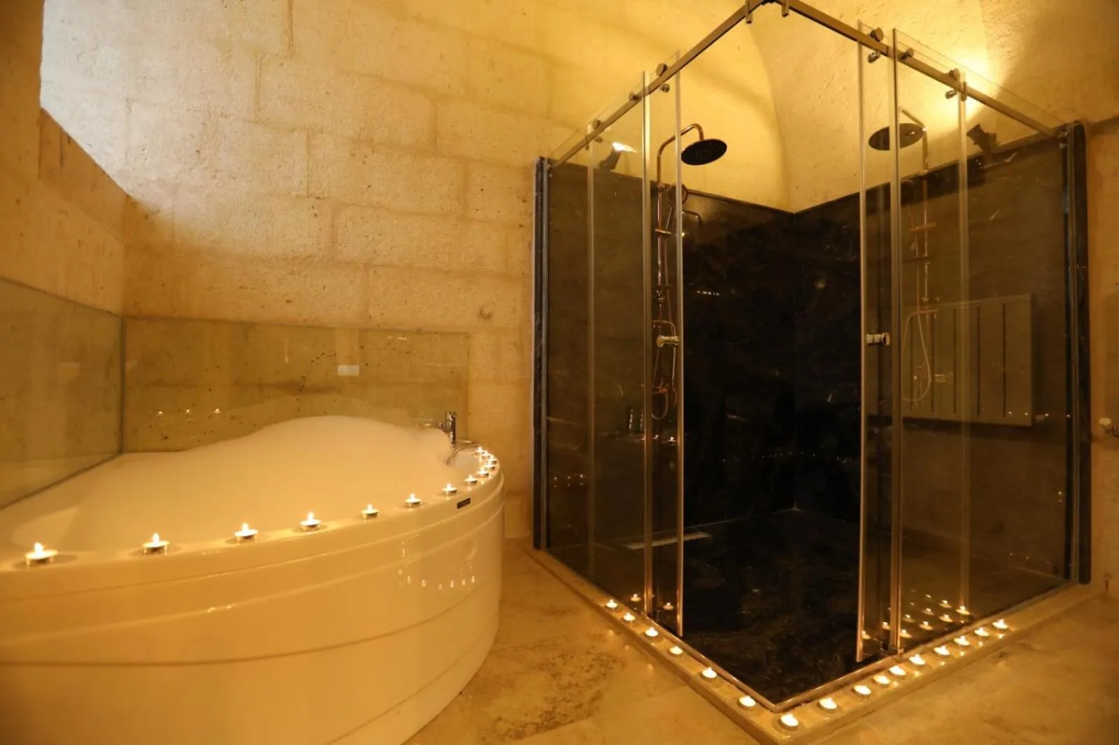 Hot Tub in Hancı Cave Hotel