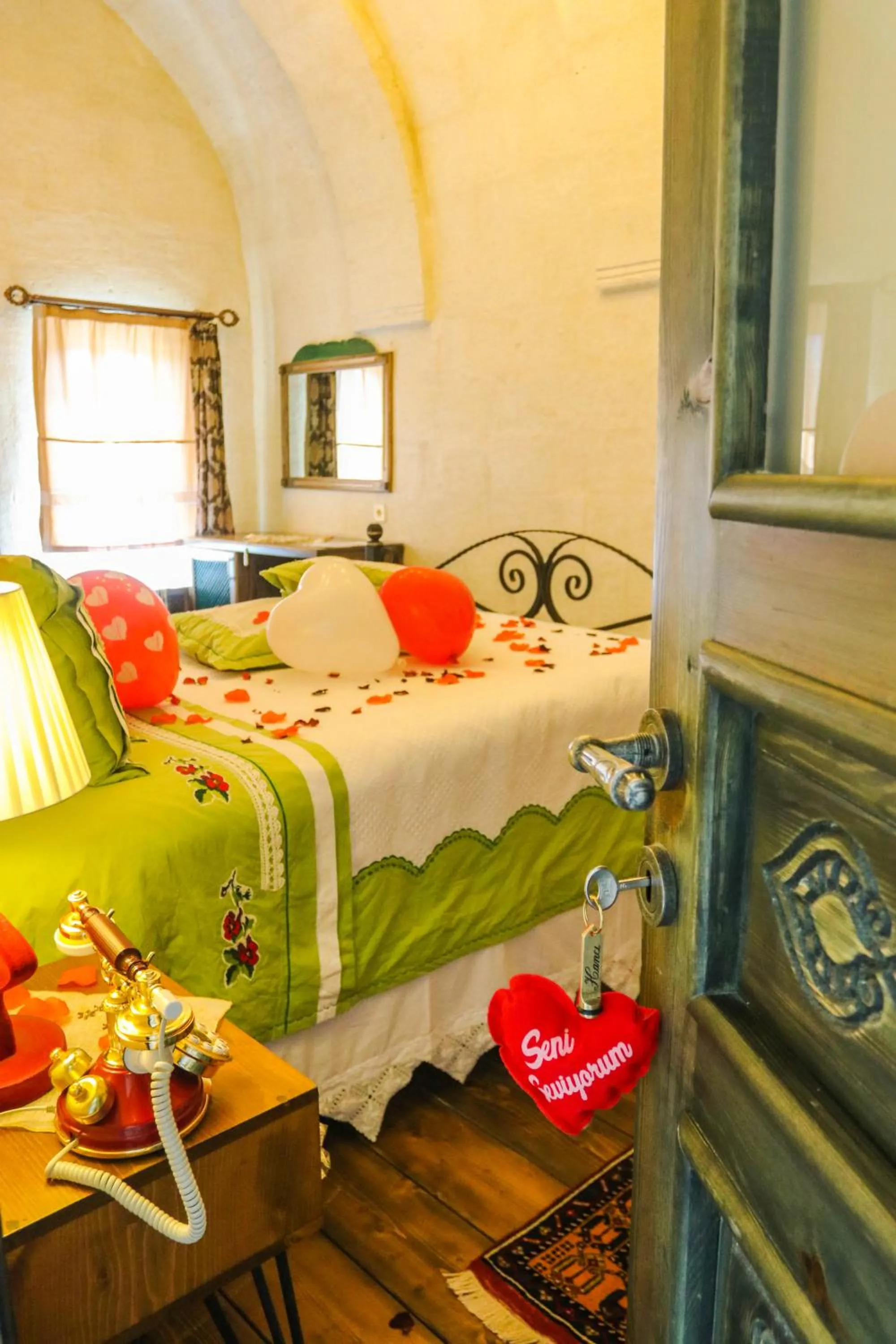 Bed in Hancı Cave Hotel