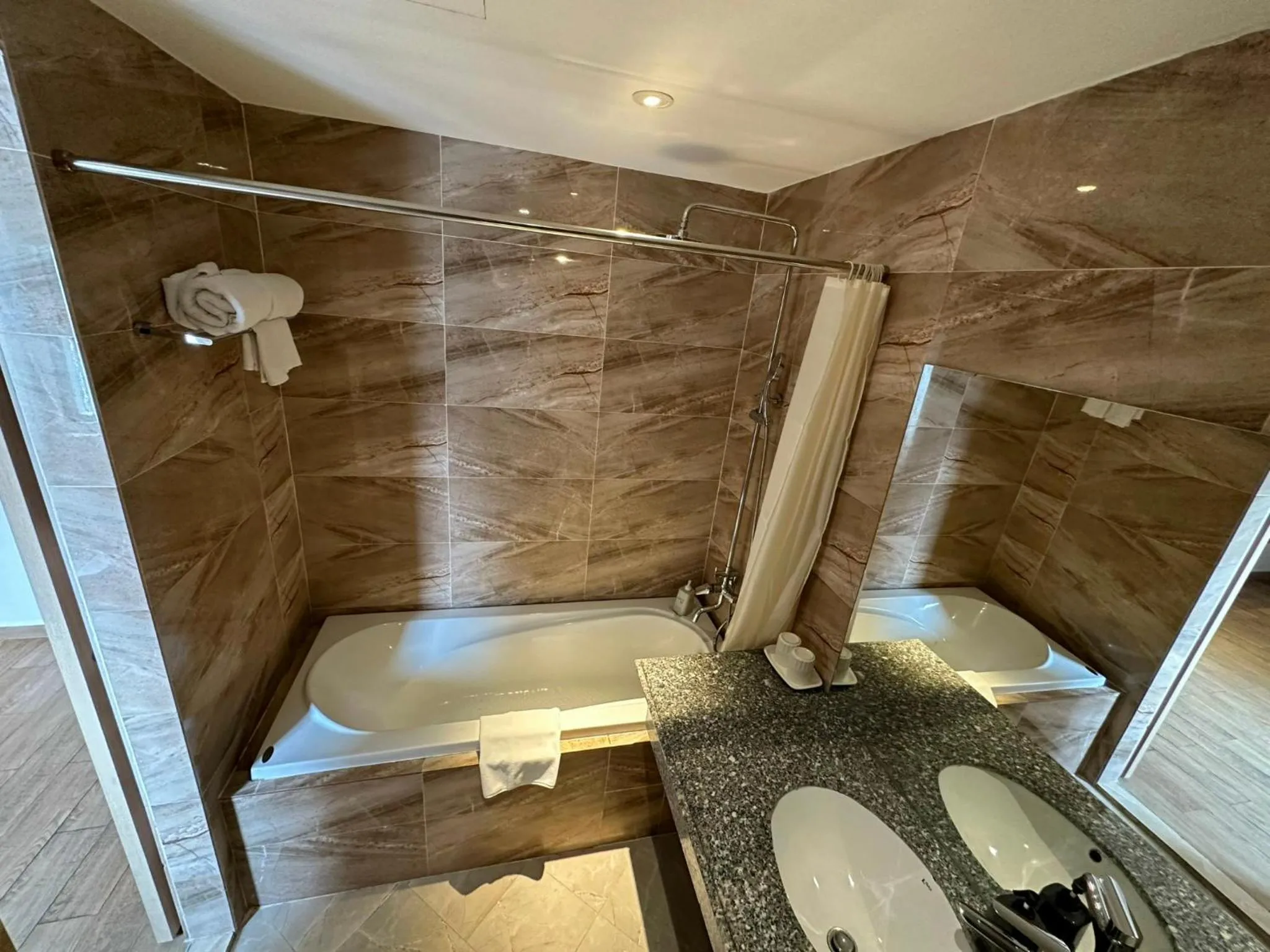 Shower in Sky Gem Hotel Sora