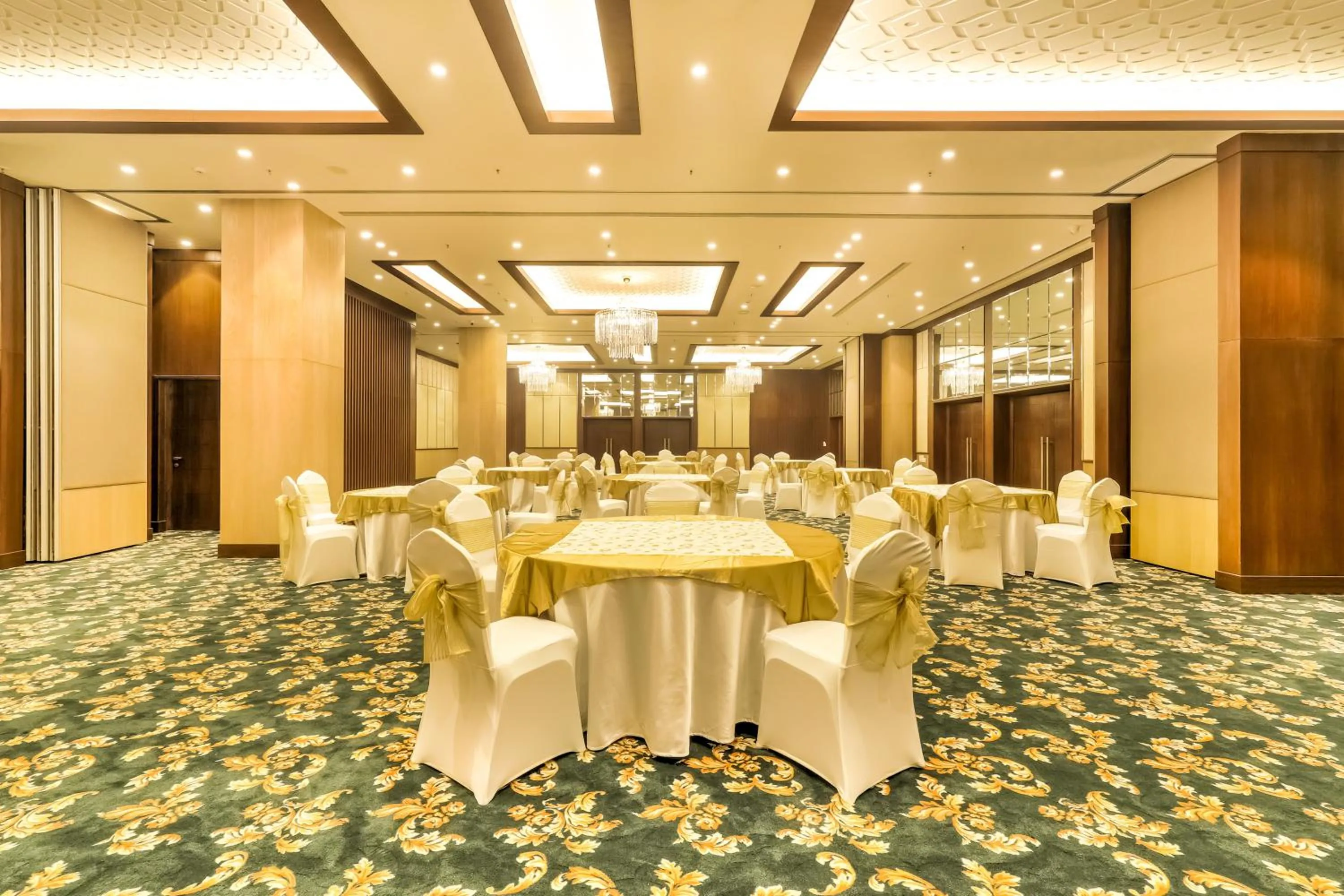 Banquet/Function facilities in Lemon Tree Hotel, Aligarh