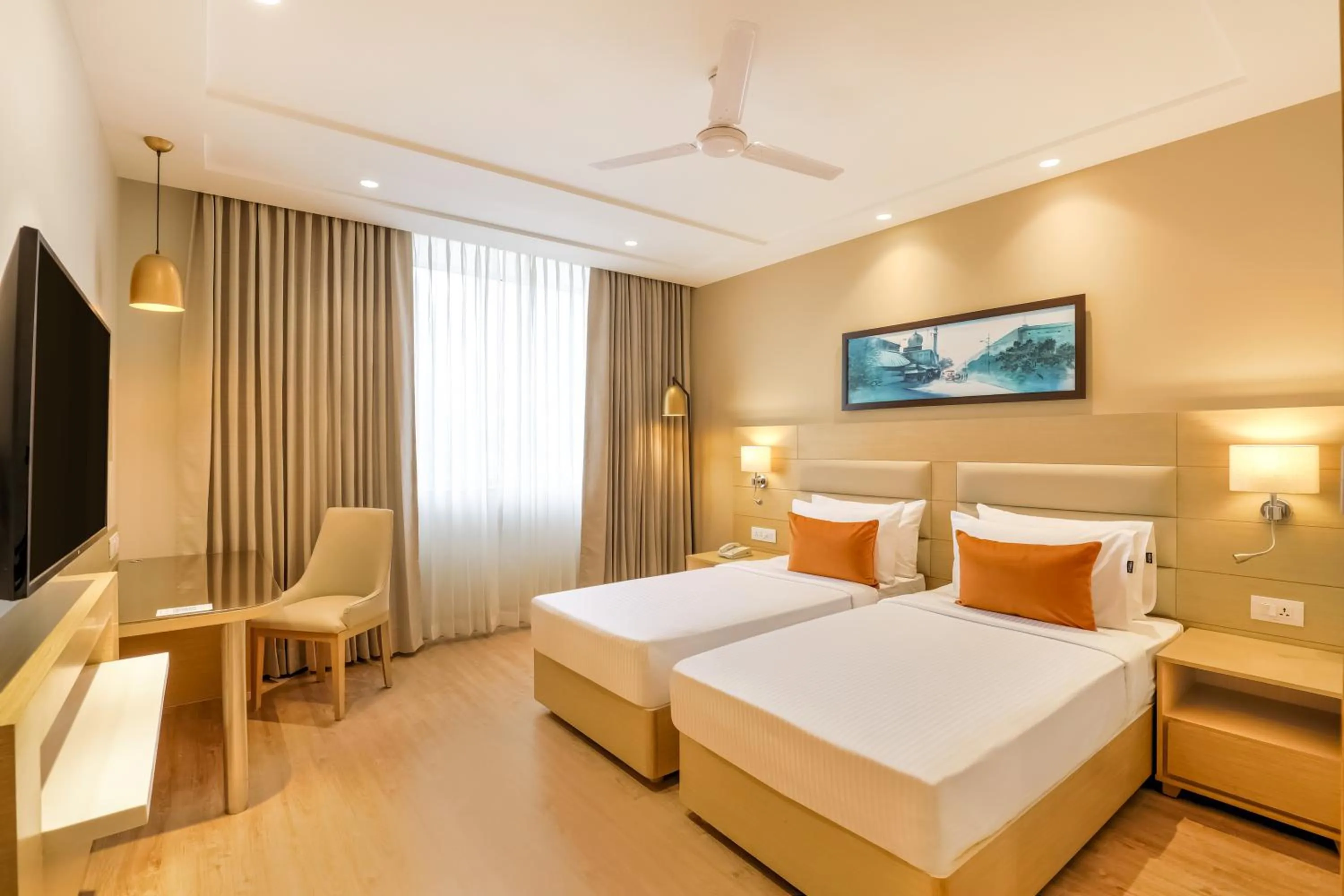 Bedroom, Bed in Lemon Tree Hotel, Aligarh