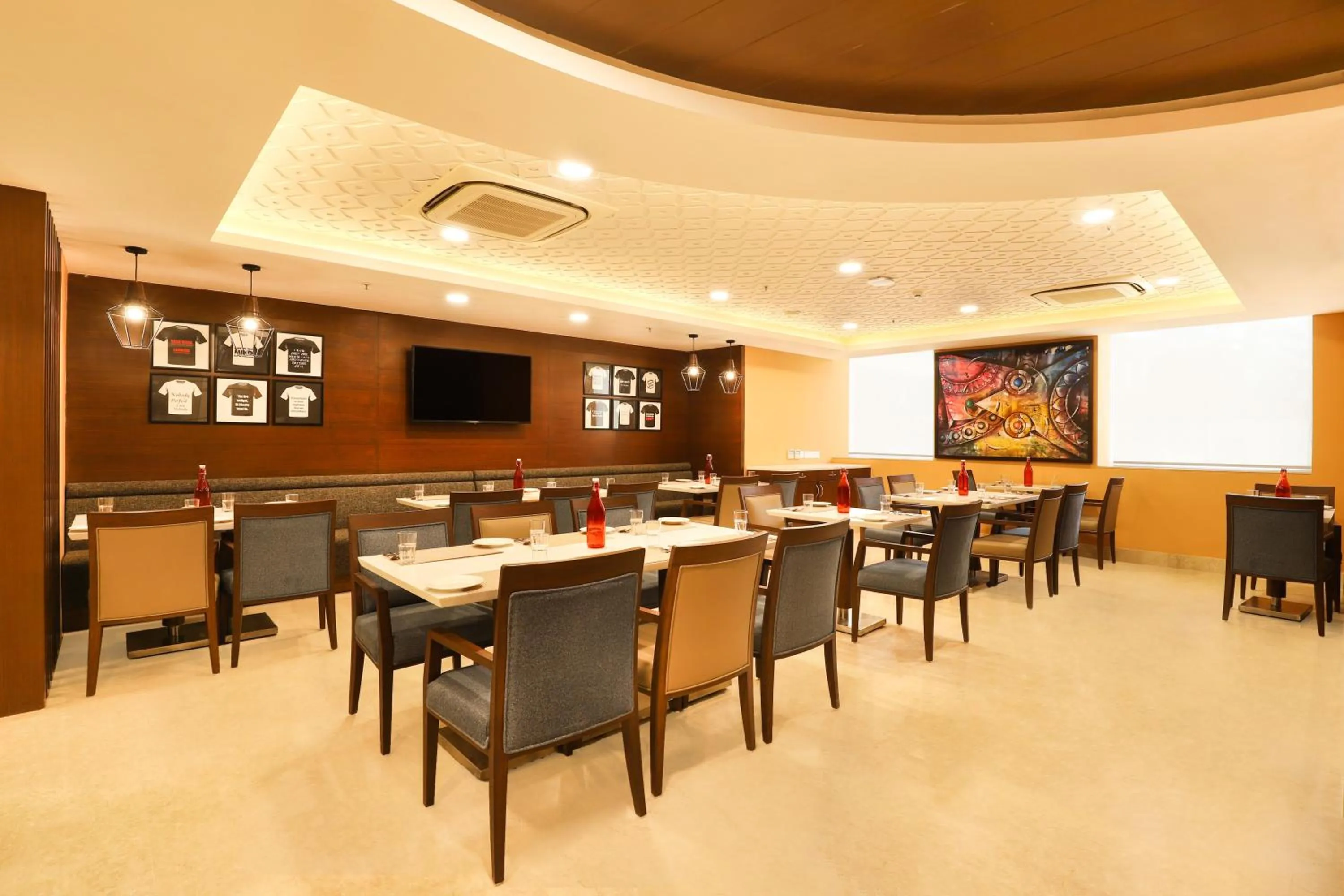 Restaurant/places to eat in Lemon Tree Hotel, Aligarh