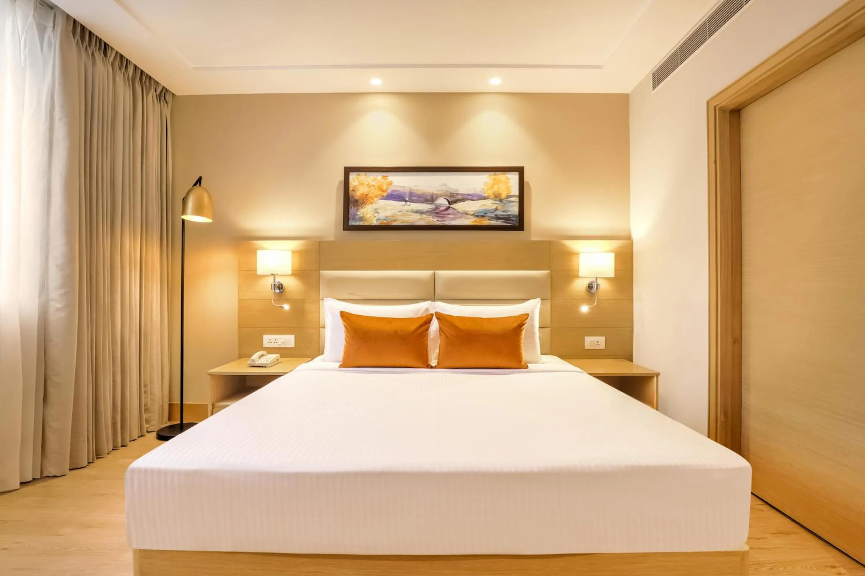 Bed in Lemon Tree Hotel, Aligarh