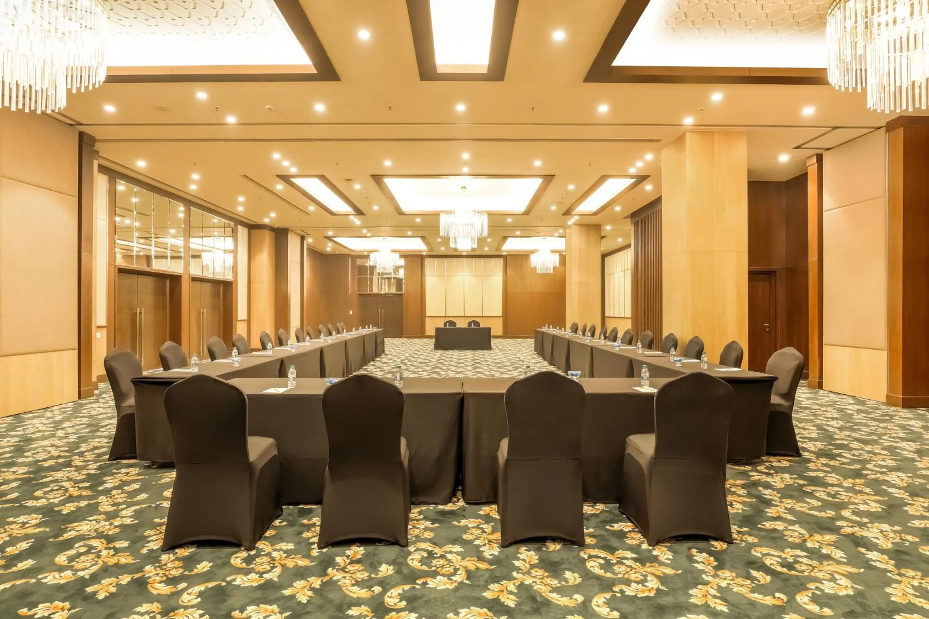 Banquet/Function facilities in Lemon Tree Hotel, Aligarh