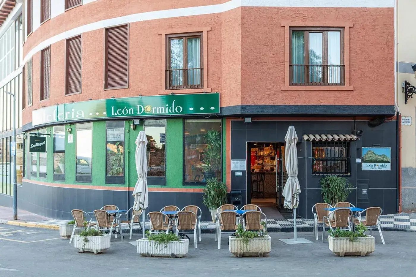 Lounge or bar in Hostal León Dormido Lounge or bar in Hostal León Dormido