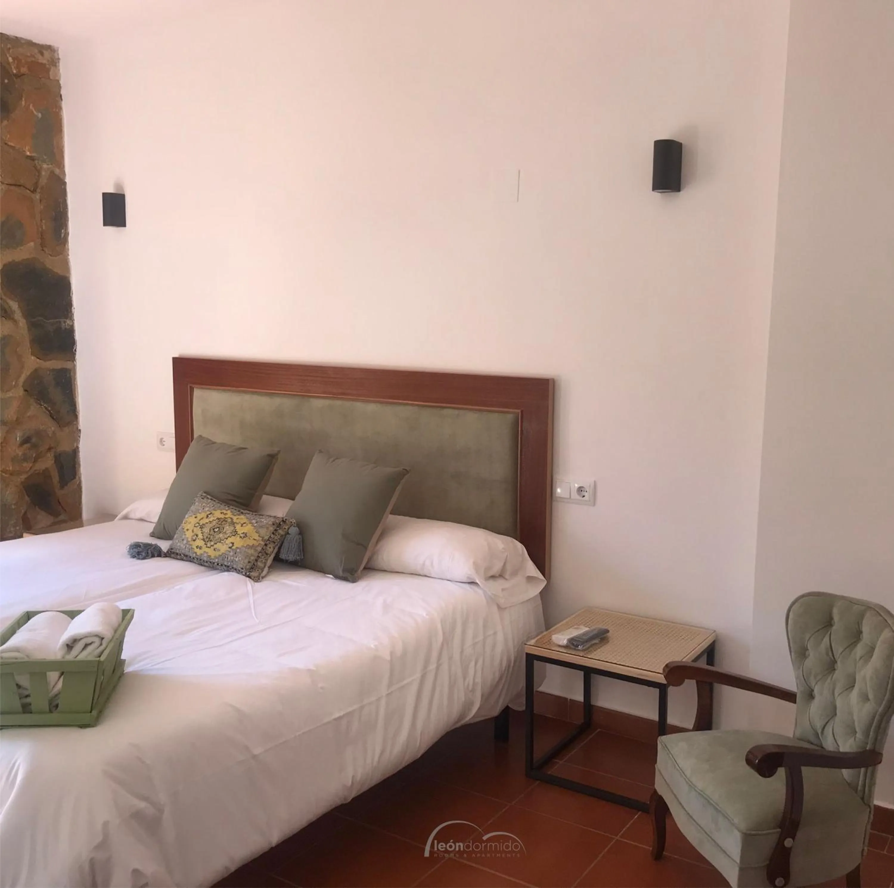 Photo of the whole room, Bed in Hostal León Dormido