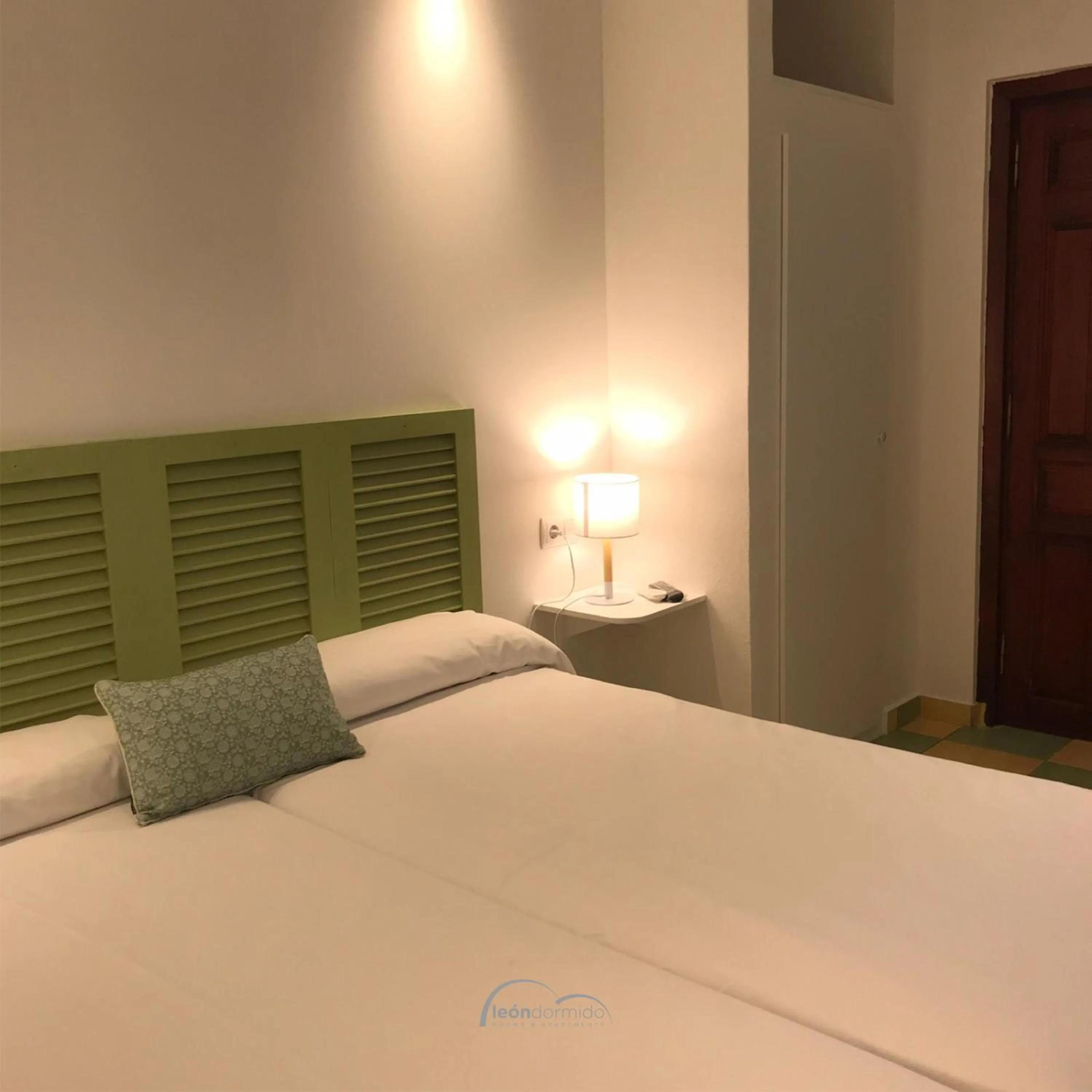 Bedroom, Bed in Hostal León Dormido