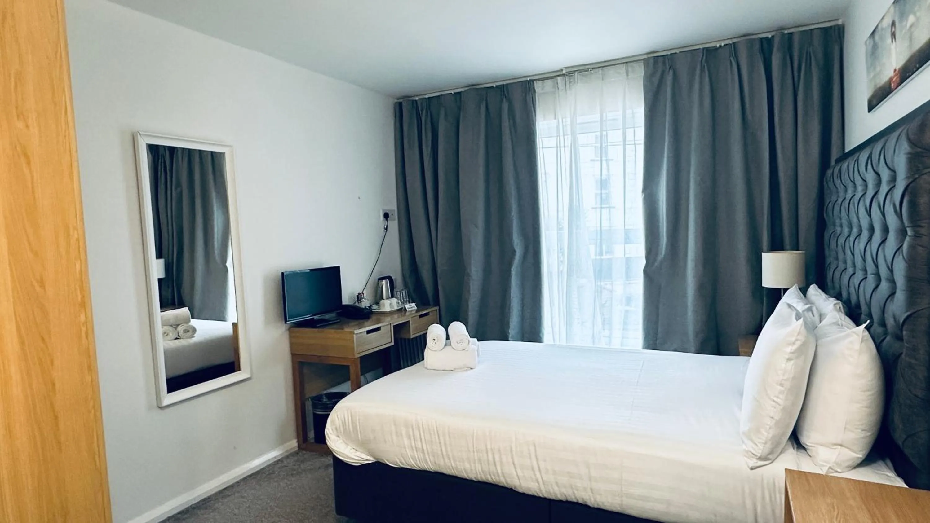 Bedroom, Bed in Exmouth Beach Hotel