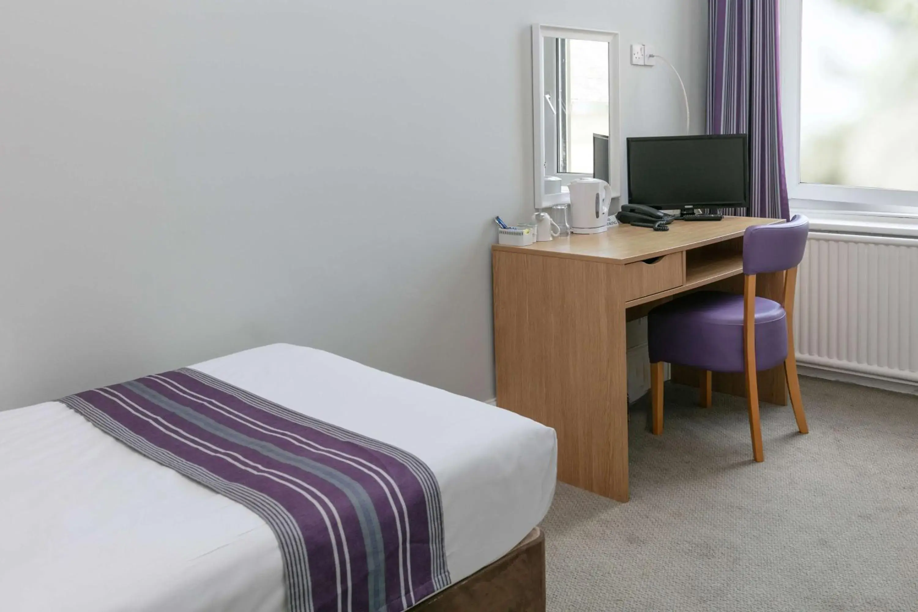 Standard Single Room in Exmouth Beach Hotel Standard Single Room in Exmouth Beach Hotel