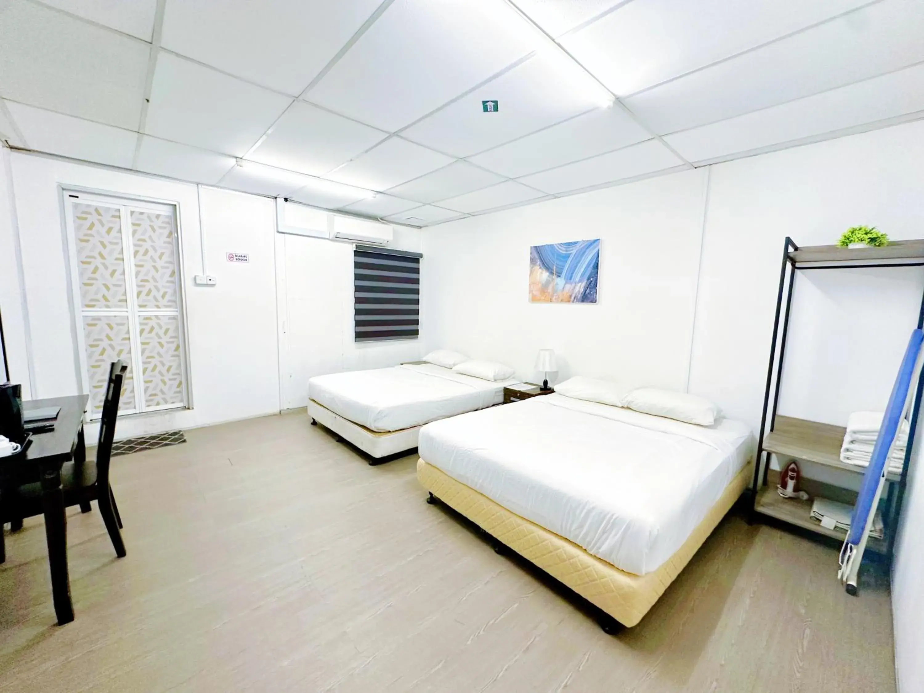 Queen Room with Two Queen Beds in D’Razna Inn Queen Room with Two Queen Beds in D’Razna Inn