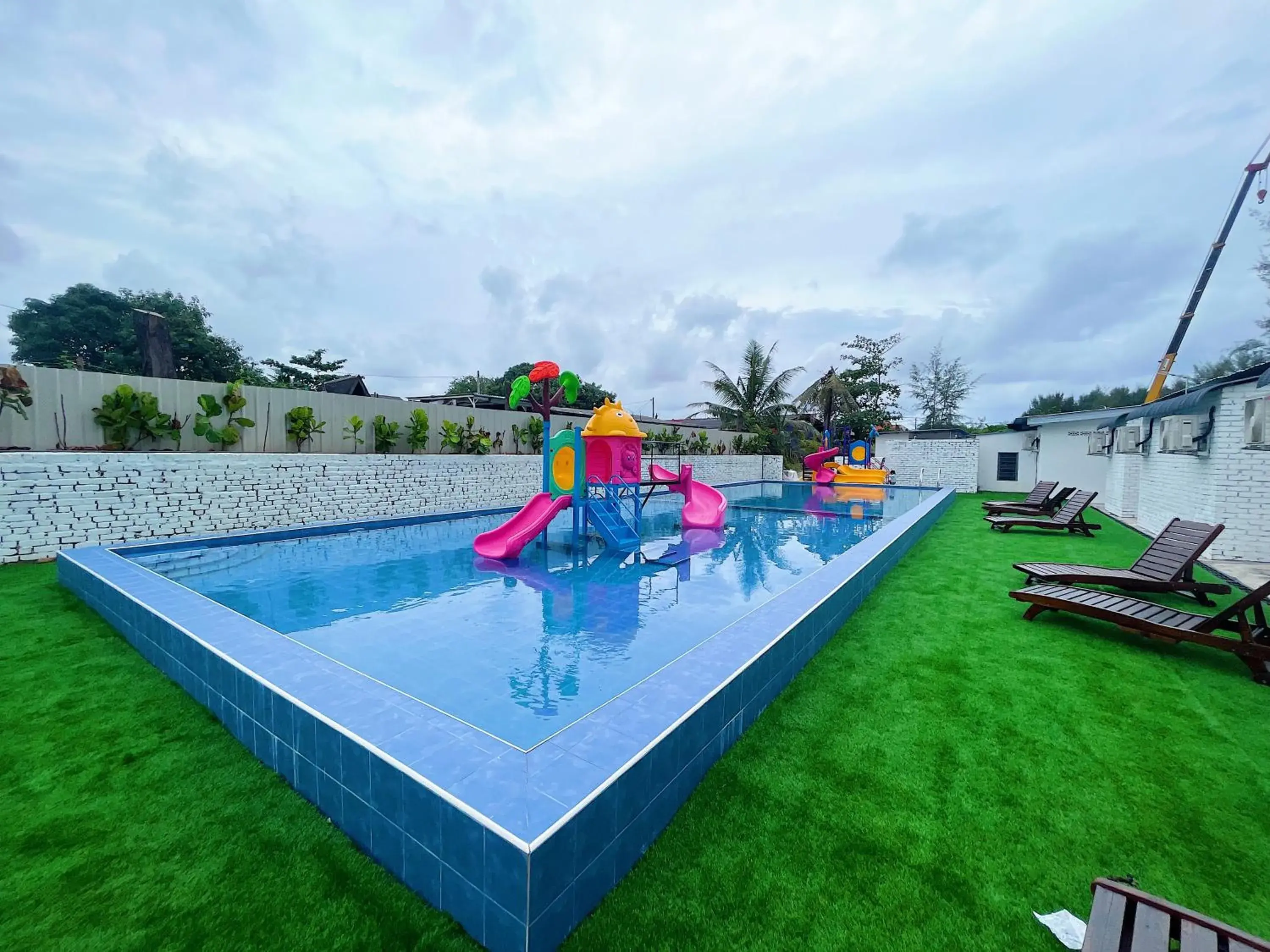 Swimming pool in D’Razna Inn Swimming pool in D’Razna Inn