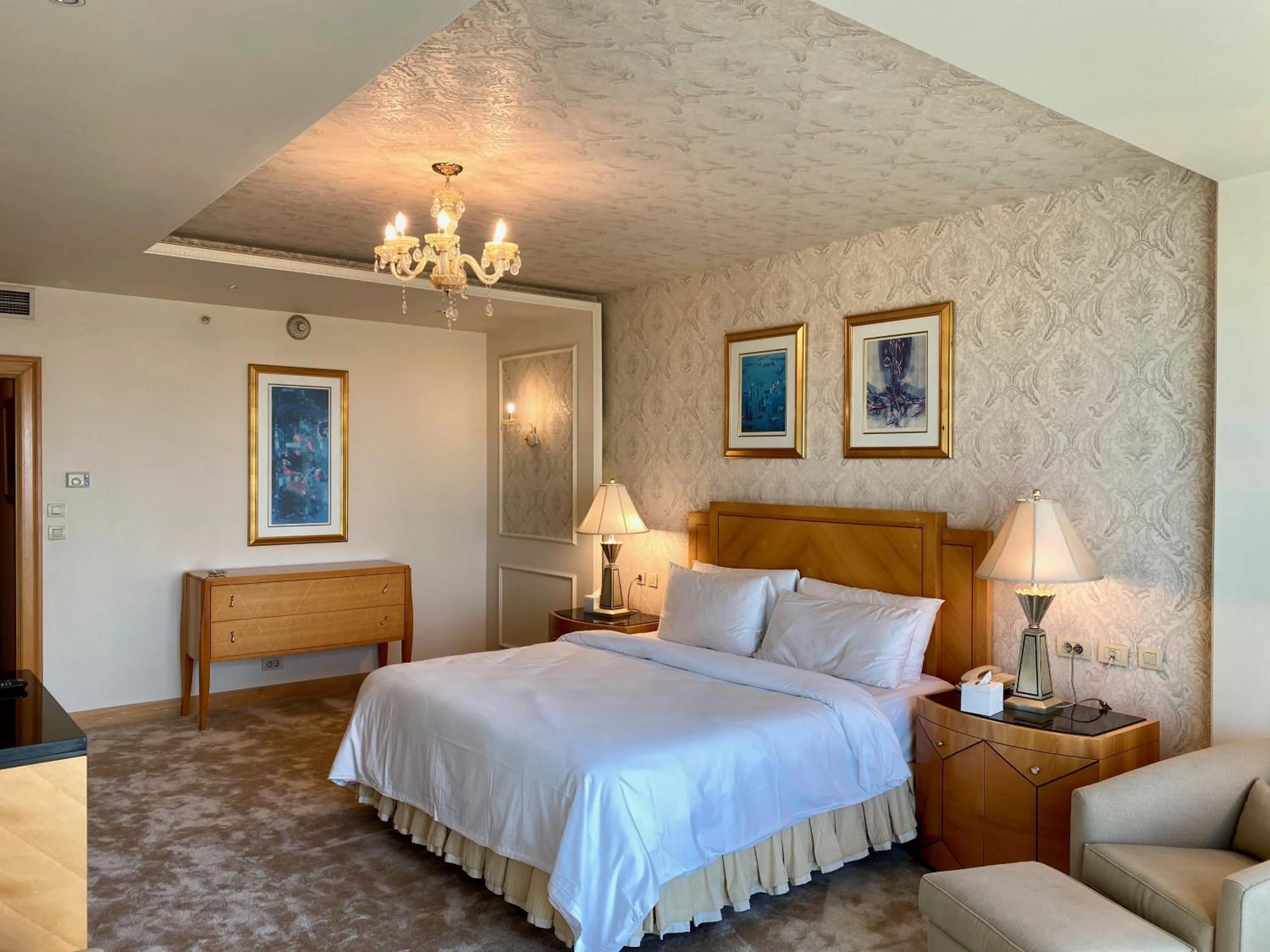 Bed in Chez Haytham At Four Seasons Nile Plaza Residential Suite