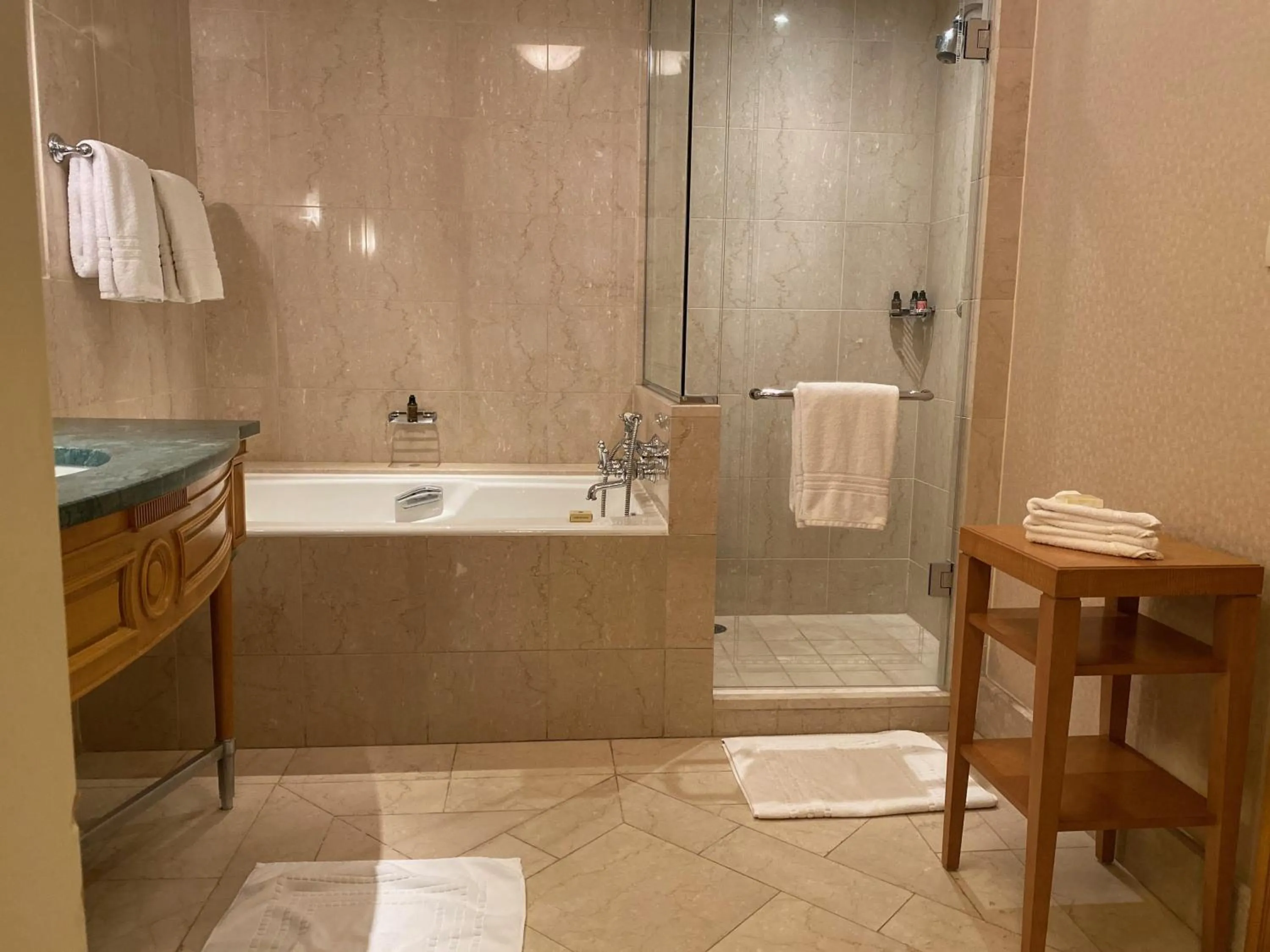 Shower in Chez Haytham At Four Seasons Nile Plaza Residential Suite
