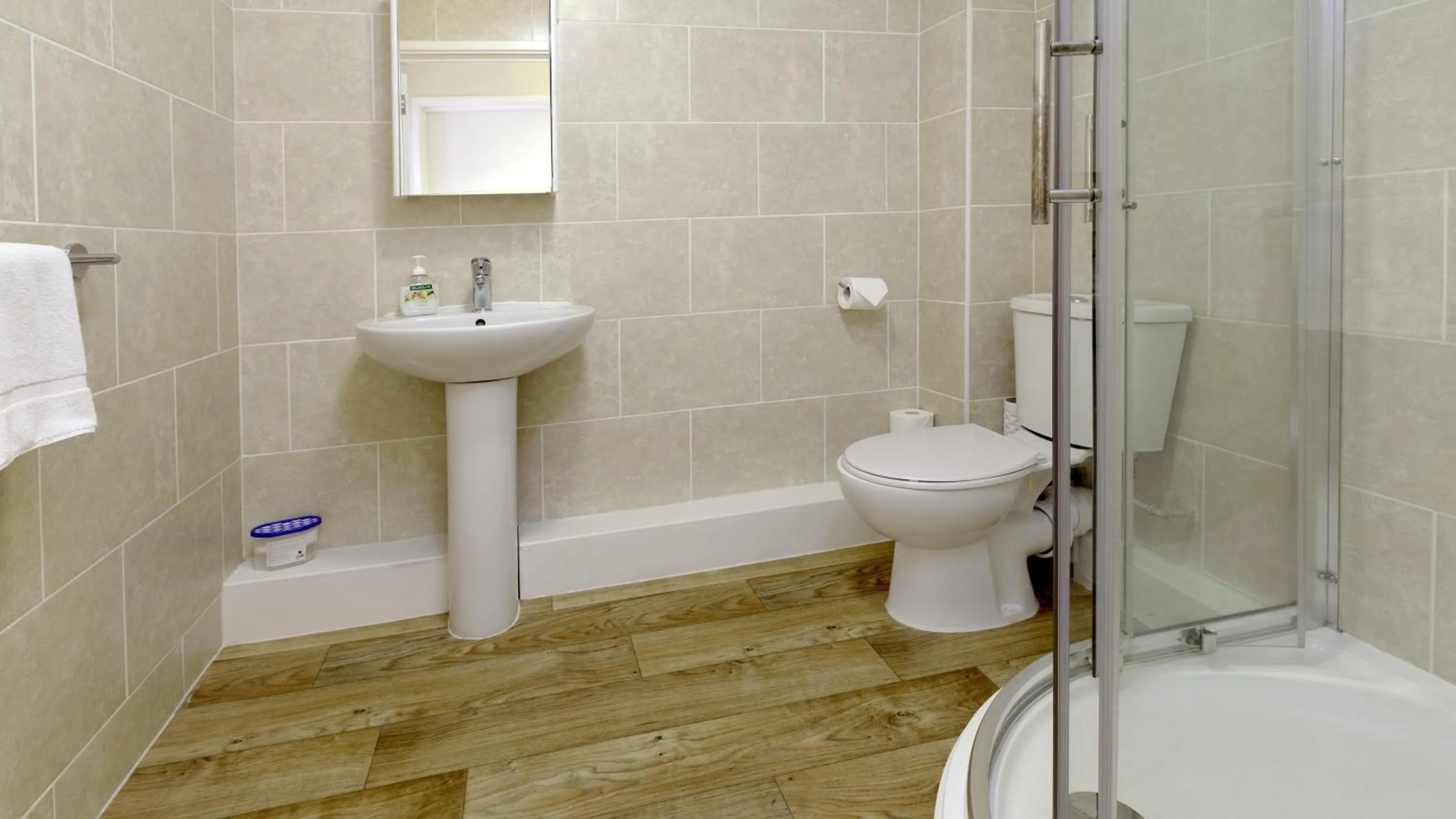 Other in StayZo Castle Point 6 Apartment - Premier Lodge