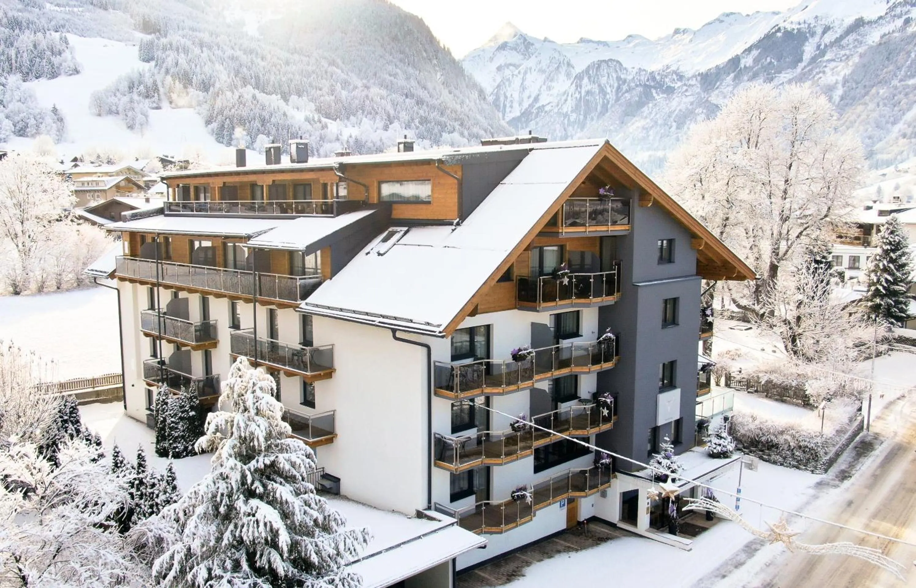 Property building in HOTEL SONNBLICK, Kaprun, Salzburg - am Kitzsteinhorn Gletscher