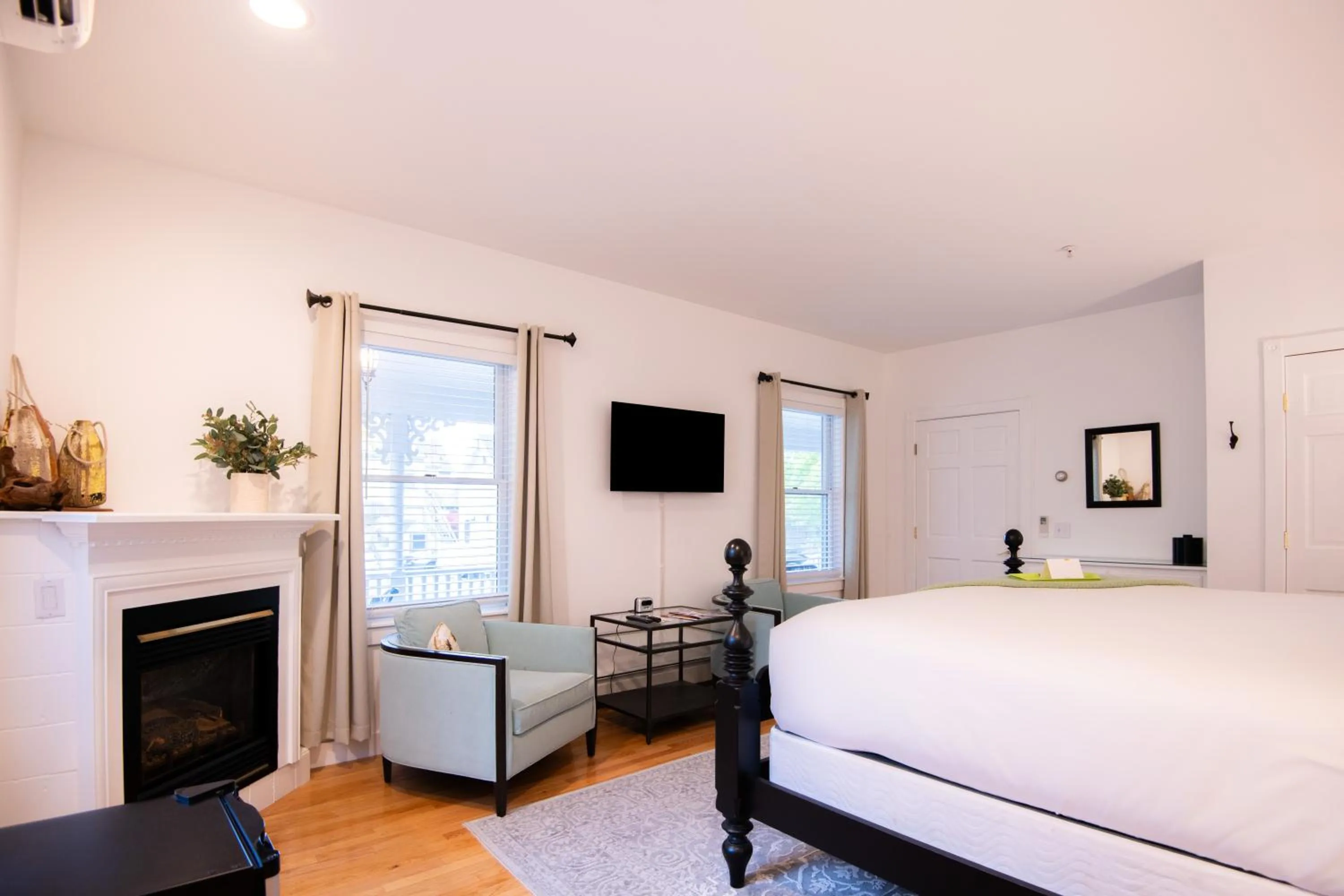 Bed in Sand Bar Cottage Inn