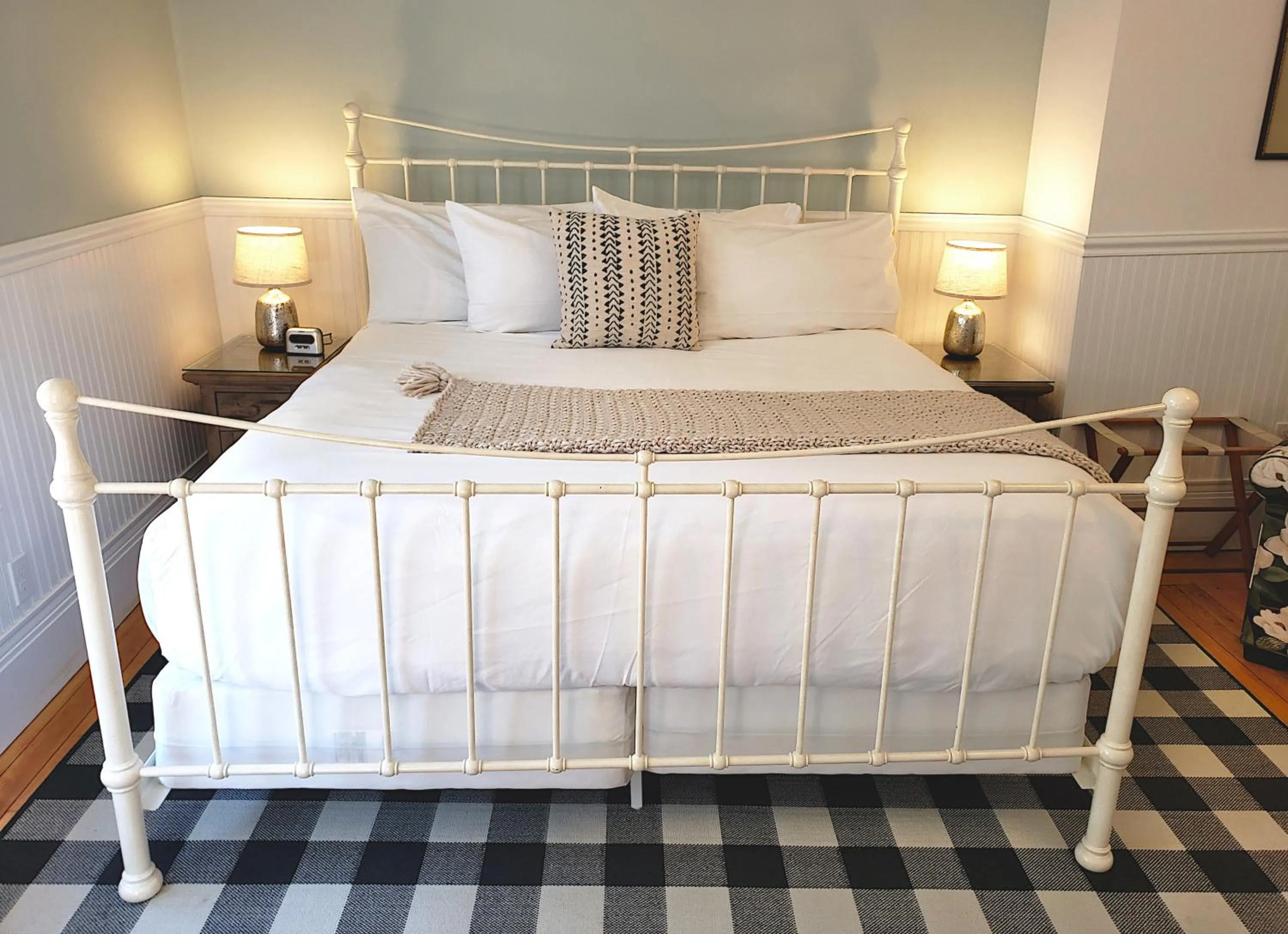 Bed in Sand Bar Cottage Inn