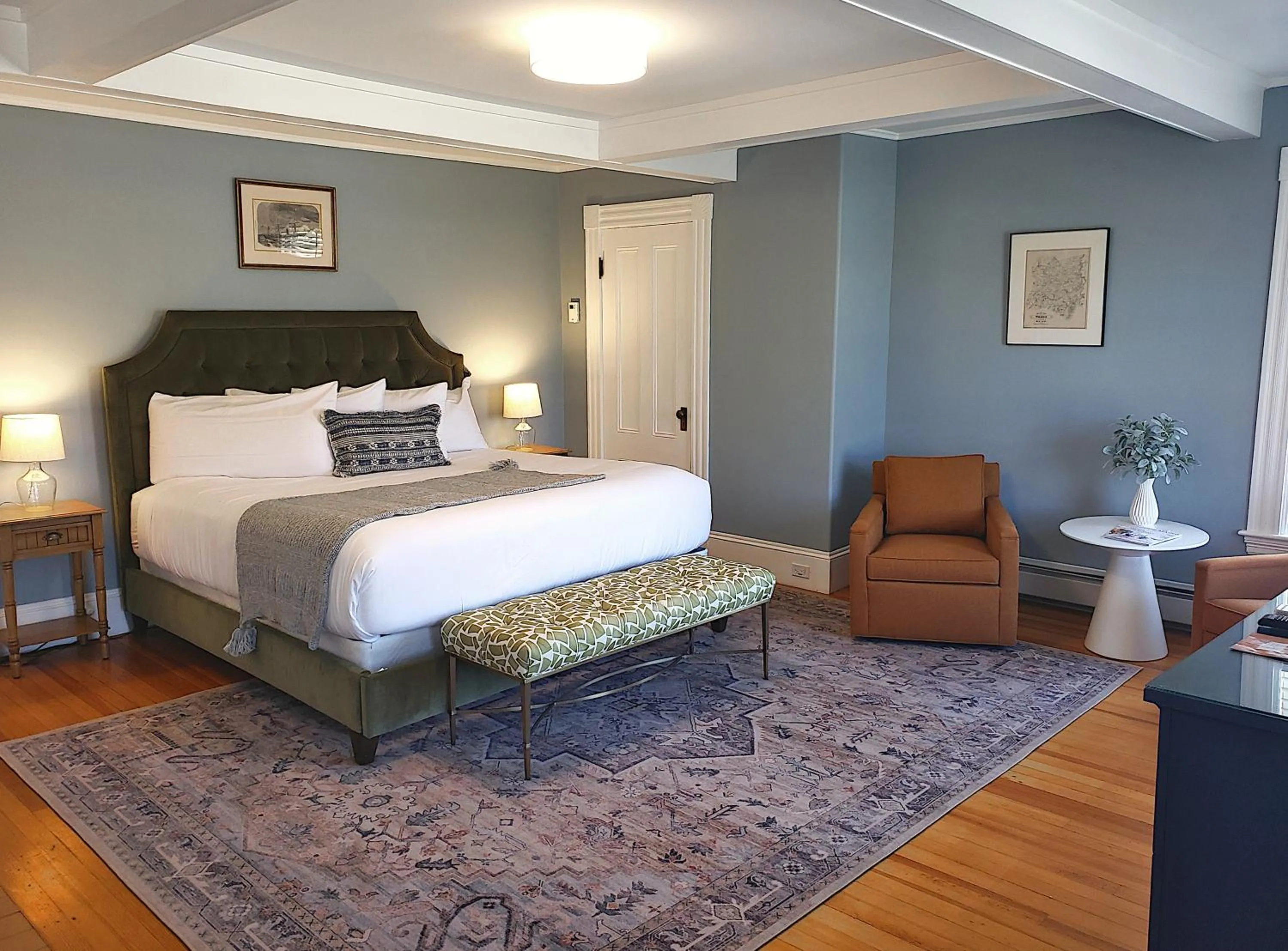 Bed in Sand Bar Cottage Inn