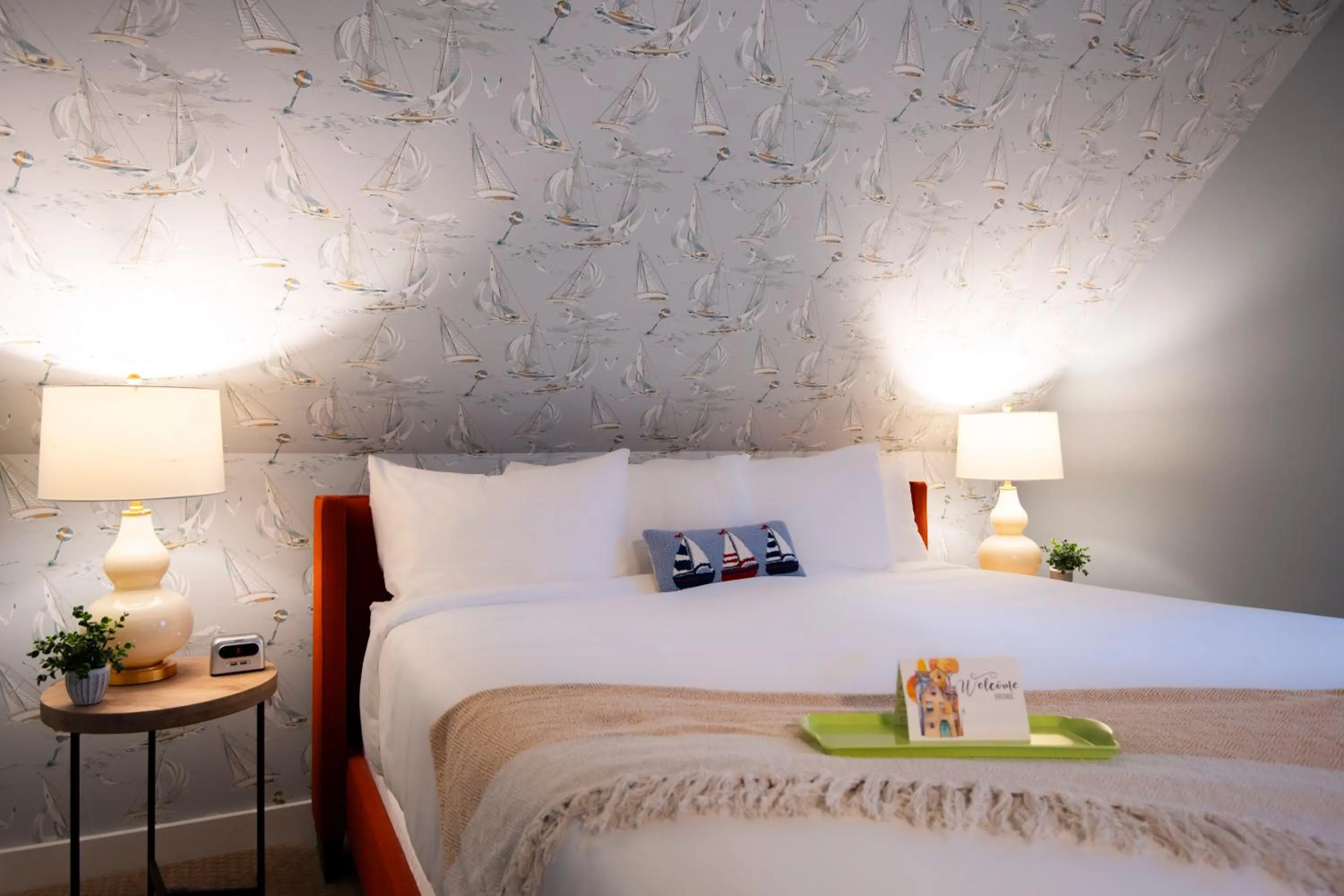 Bed in Sand Bar Cottage Inn