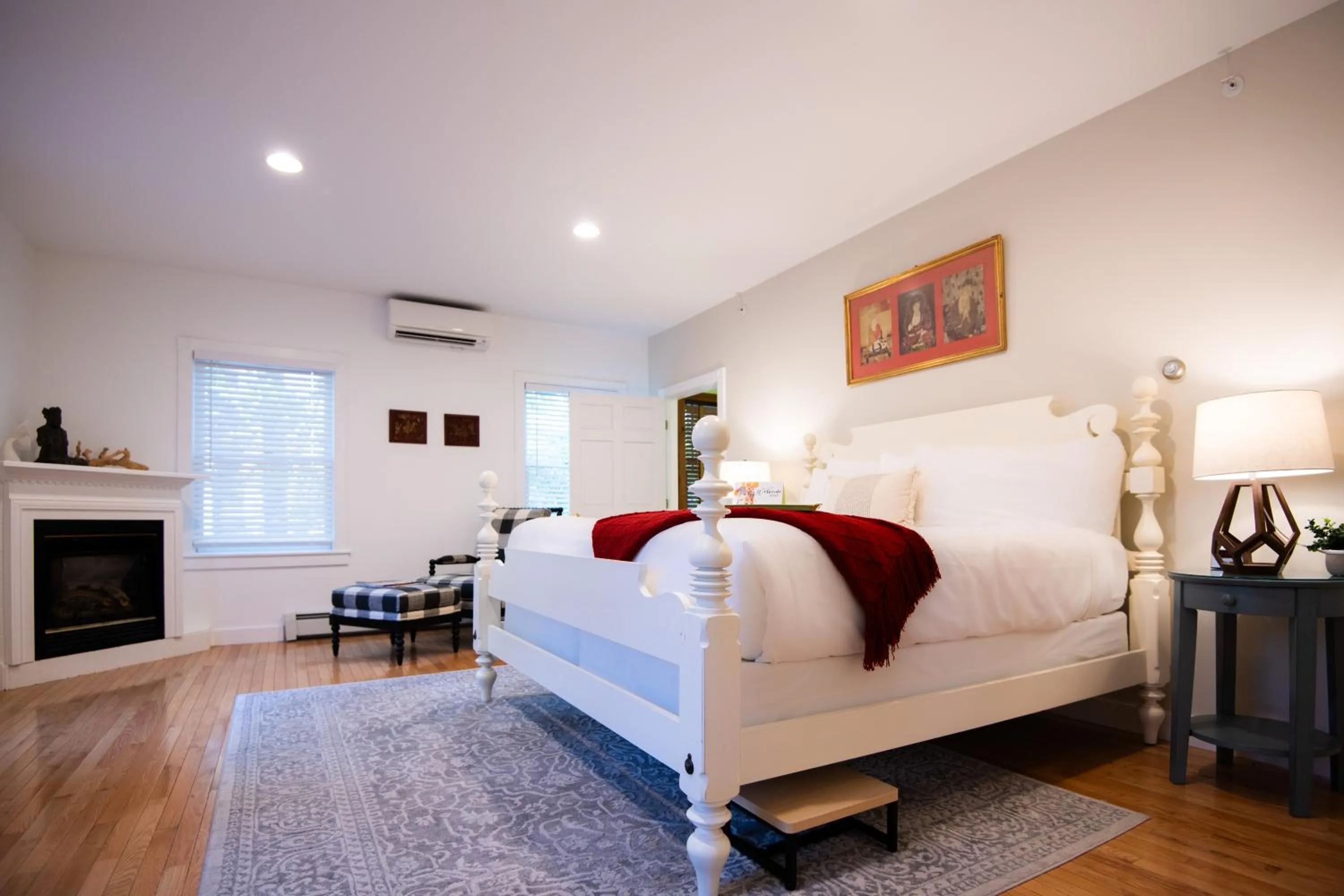 Bed in Sand Bar Cottage Inn