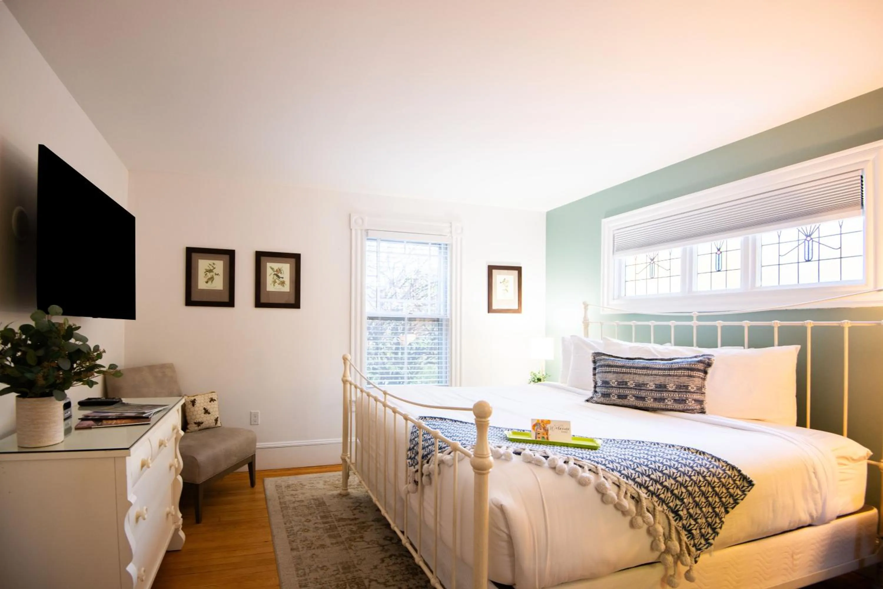 Bed in Sand Bar Cottage Inn