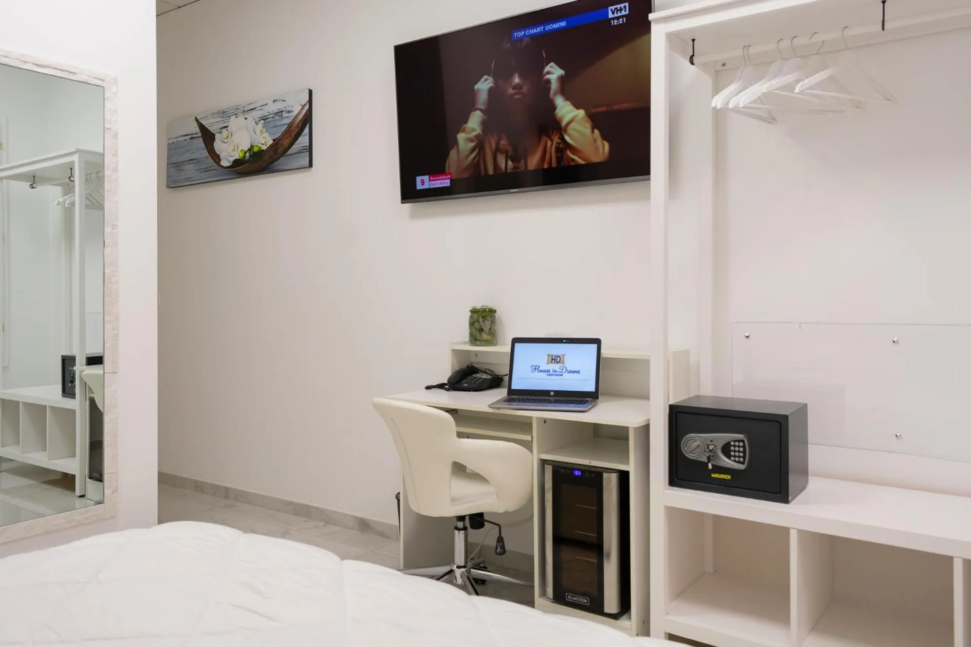 Bedroom, Bed in Royal Central Room