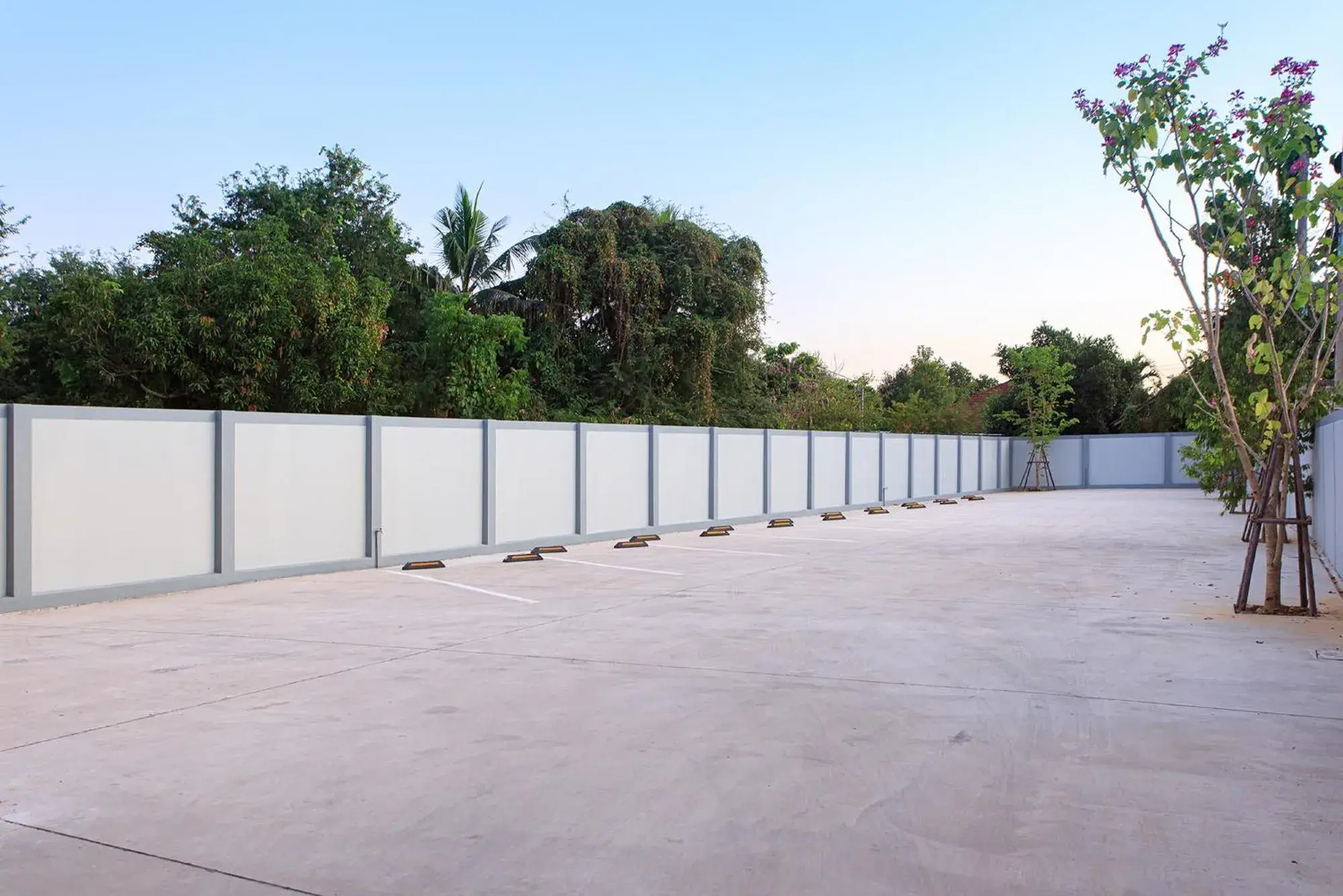 Property building in Chanapat Hotel Property building in Chanapat Hotel