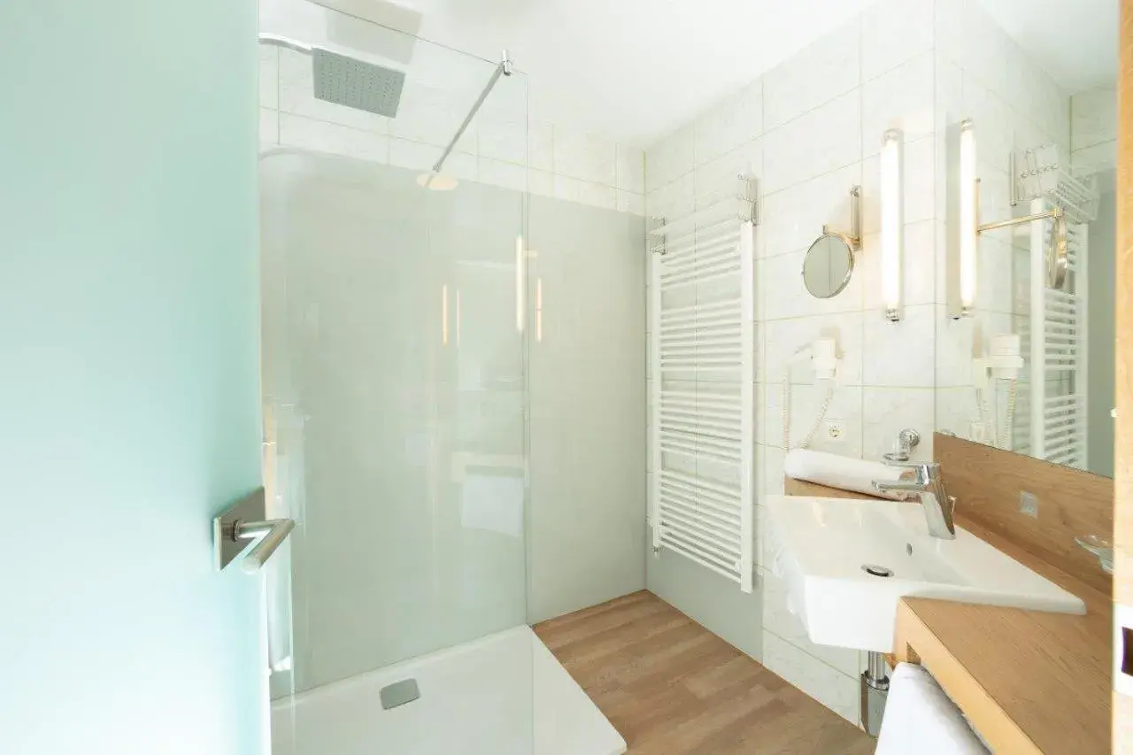 Deluxe Double Room with Balcony - single occupancy in Hotel Panoramahof Loipersdorf Deluxe Double Room with Balcony - single occupancy in Hotel Panoramahof Loipersdorf