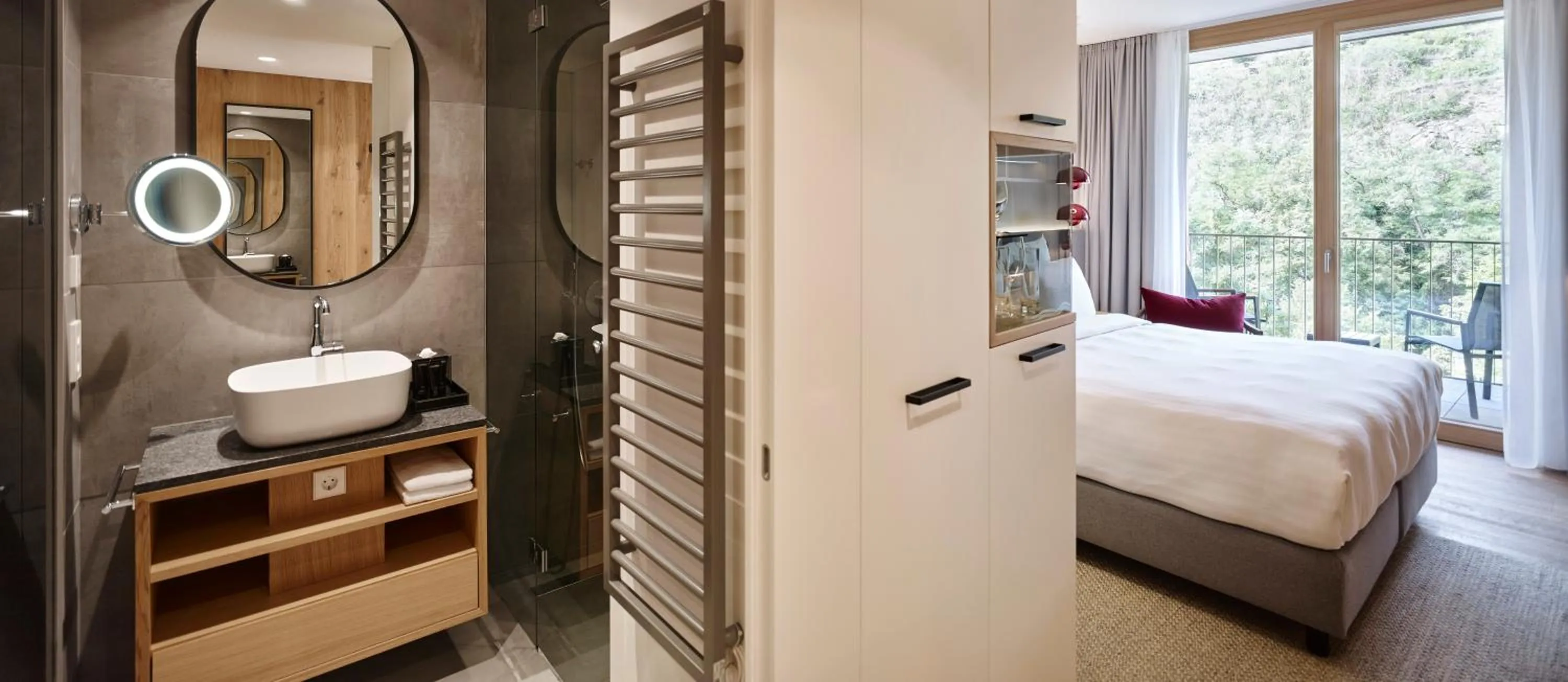 Bathroom, Bed in Steigenberger Hotel & Spa Krems