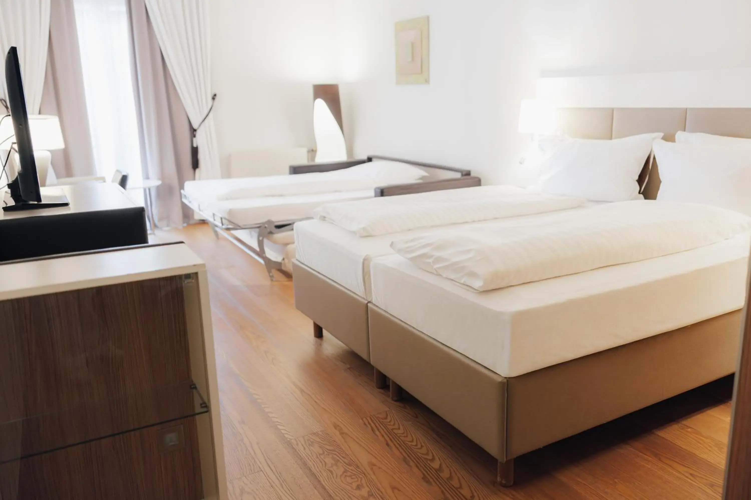 Bedroom, Bed in Steigenberger Hotel & Spa Krems Bedroom, Bed in Steigenberger Hotel & Spa Krems