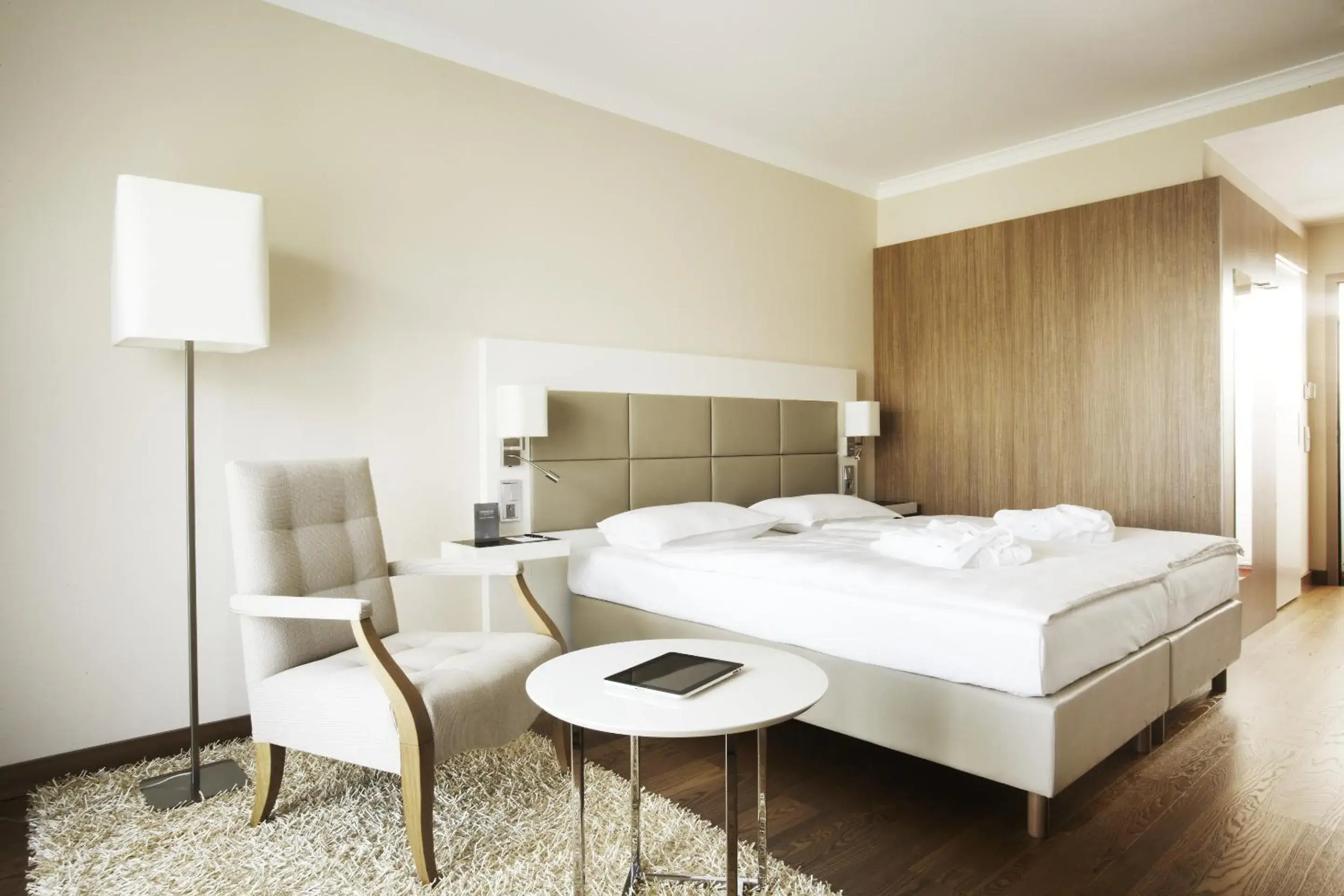 Photo of the whole room, Bed in Steigenberger Hotel & Spa Krems Photo of the whole room, Bed in Steigenberger Hotel & Spa Krems