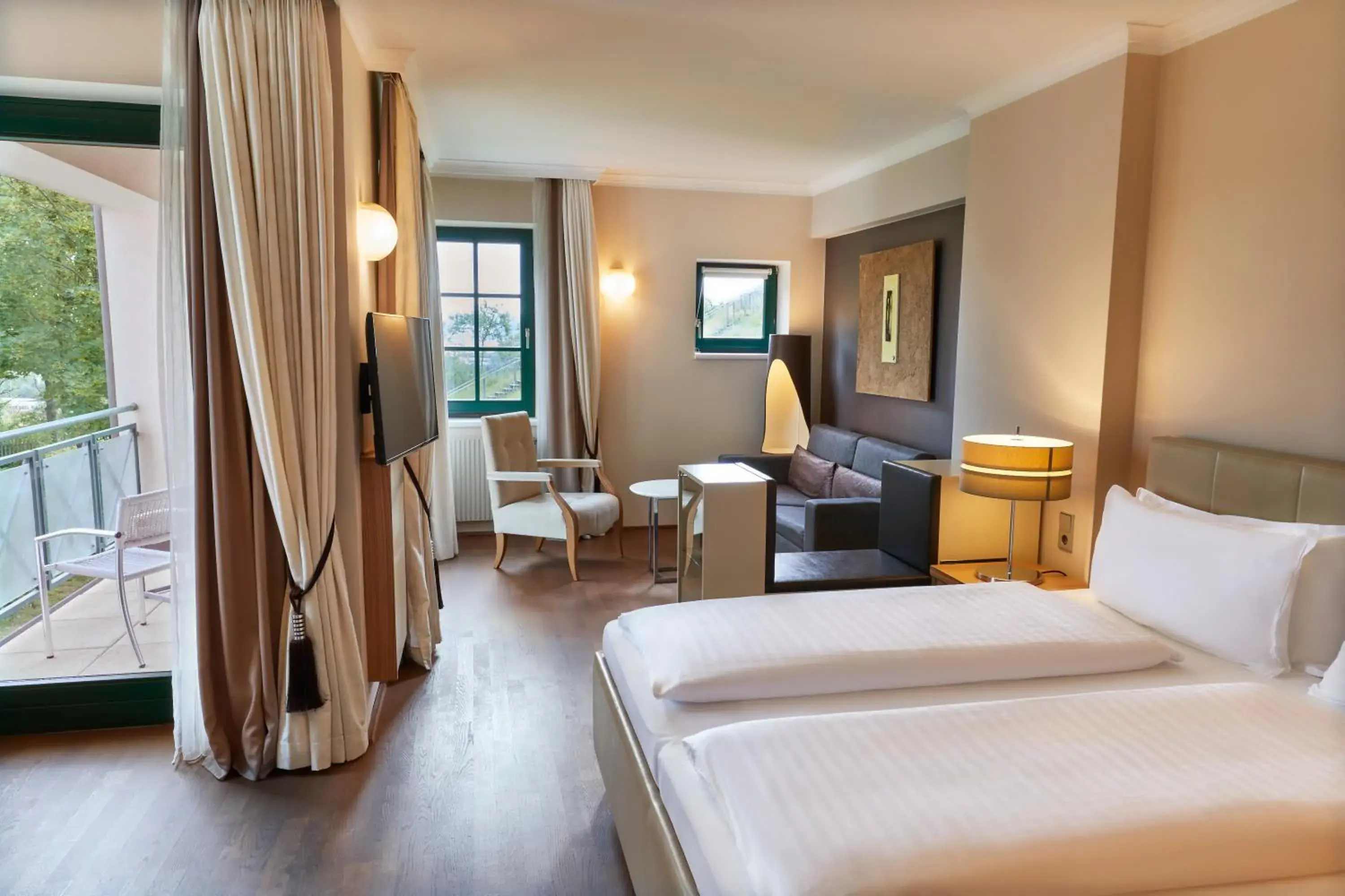 Balcony/Terrace, Bed in Steigenberger Hotel & Spa Krems Balcony/Terrace, Bed in Steigenberger Hotel & Spa Krems