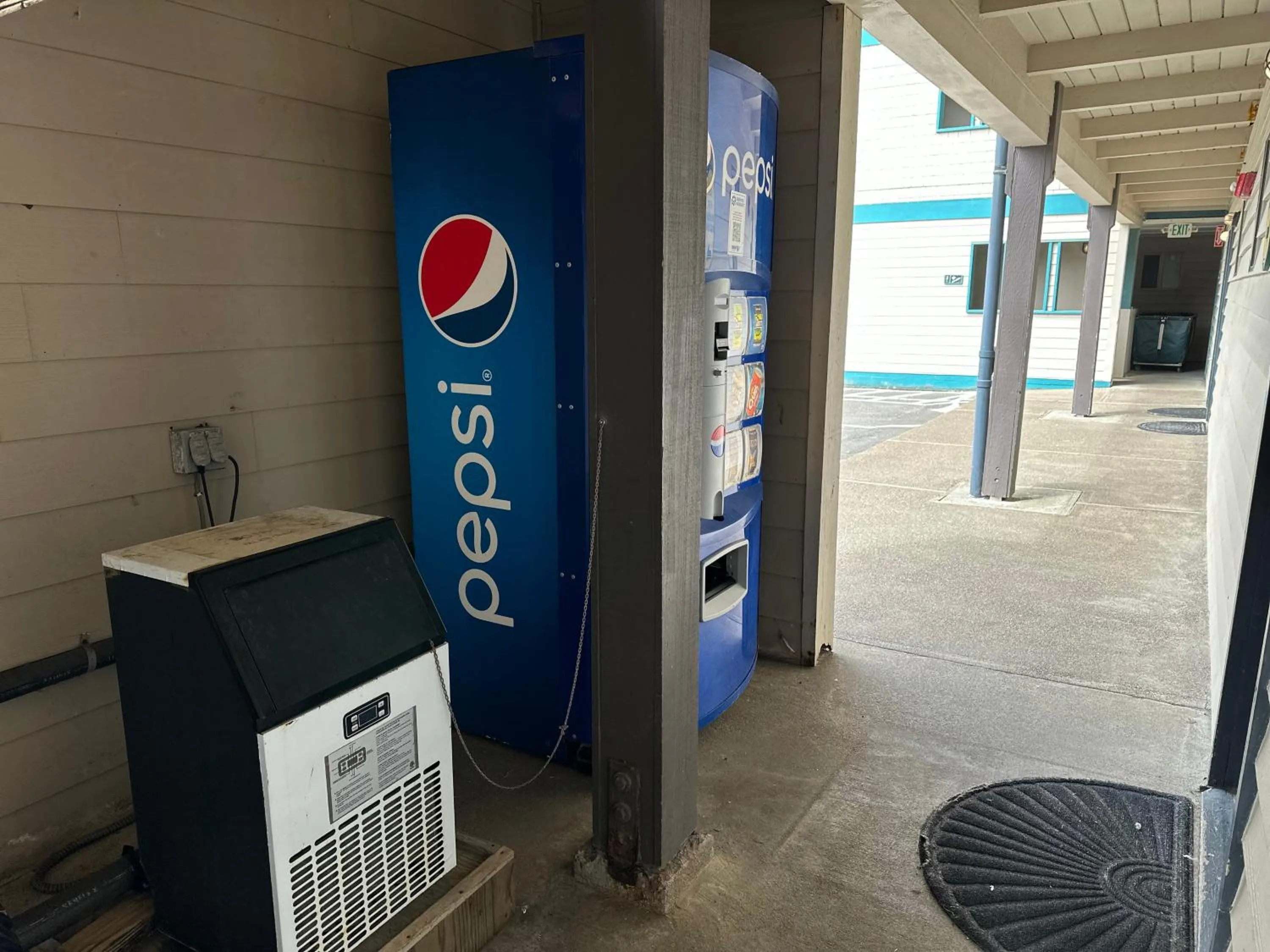 vending machine in Seahorse Oceanfront Lodge