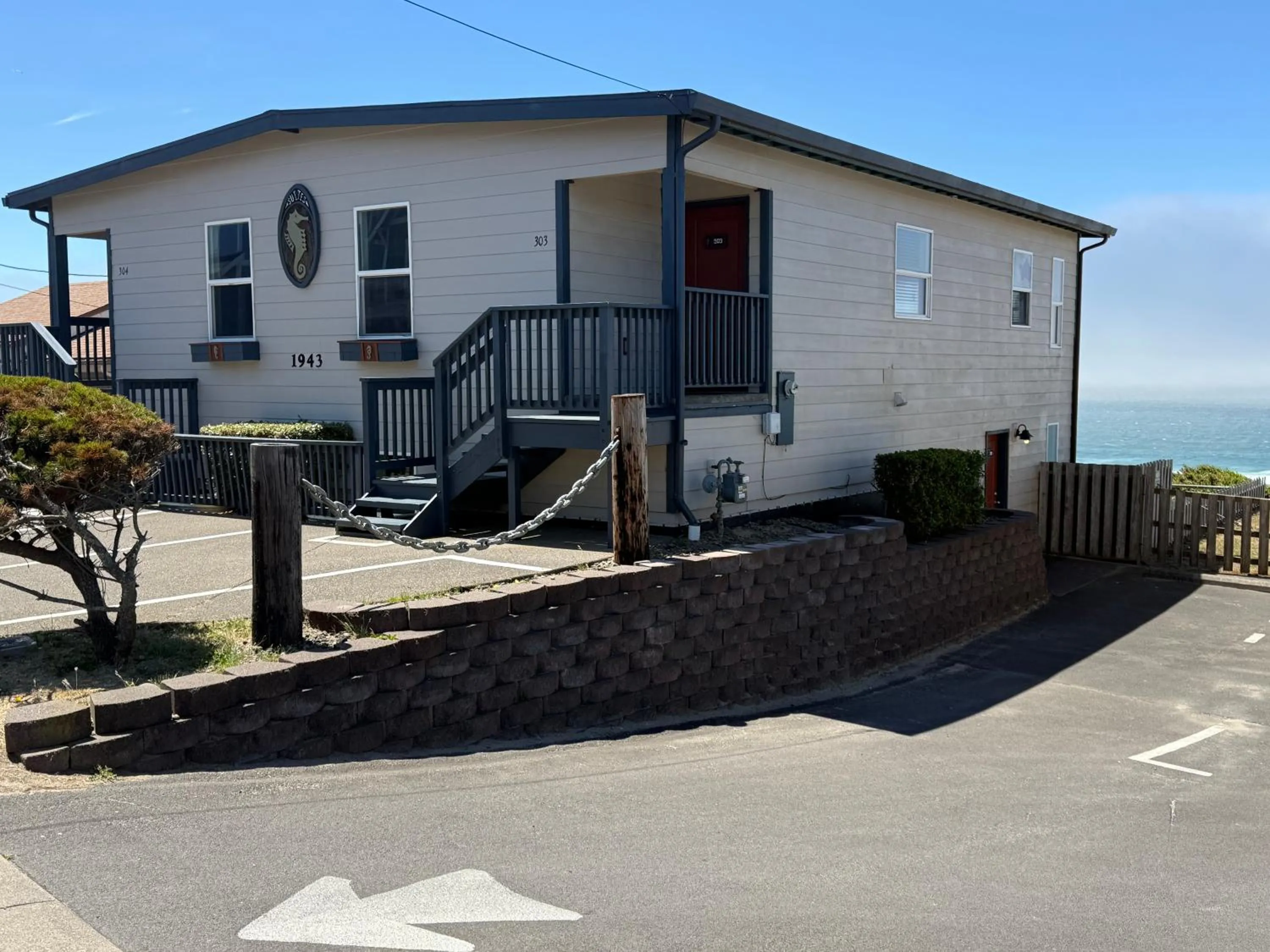 Property building in Seahorse Oceanfront Lodge