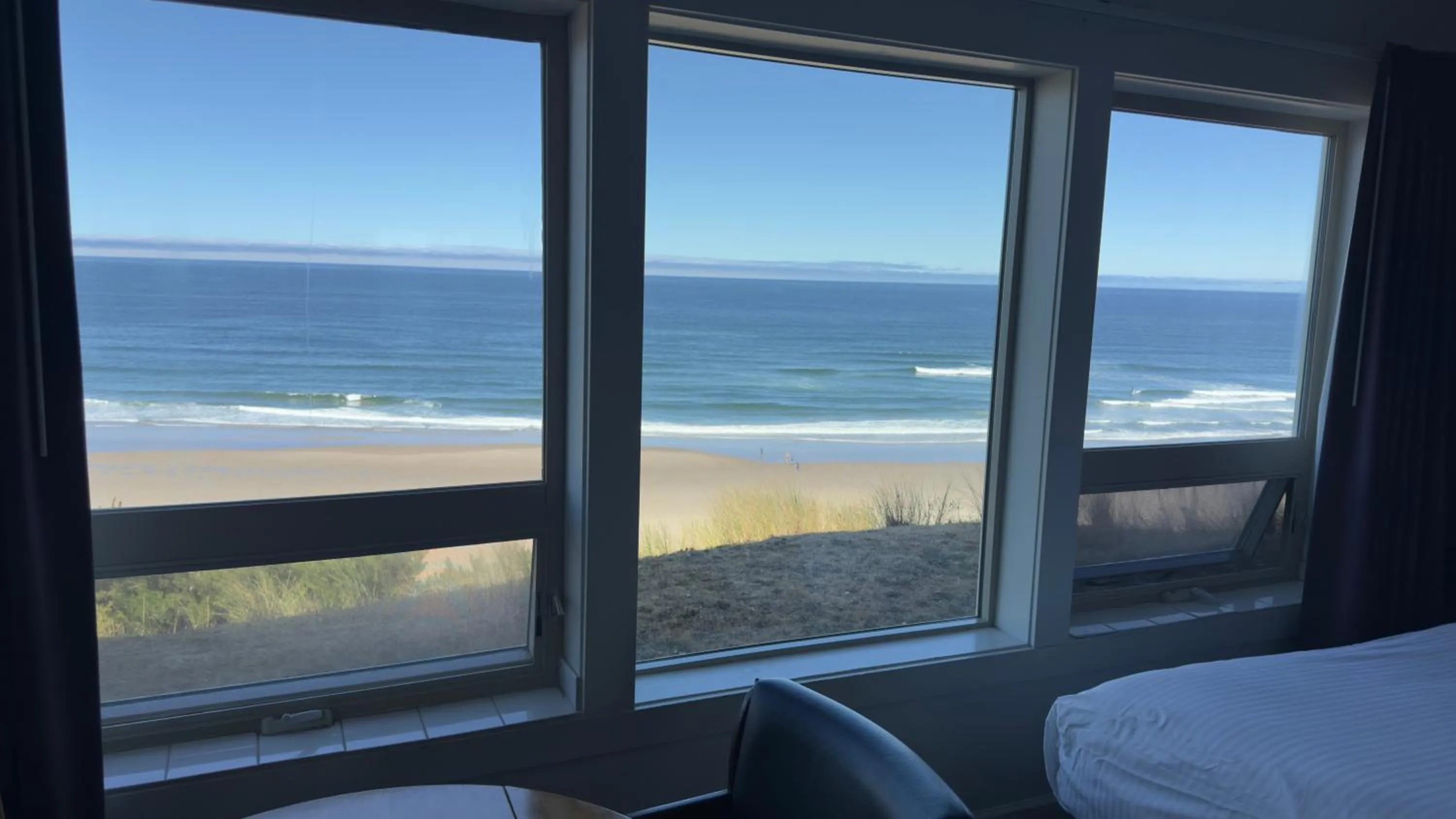 View (from property/room), Bed in Seahorse Oceanfront Lodge