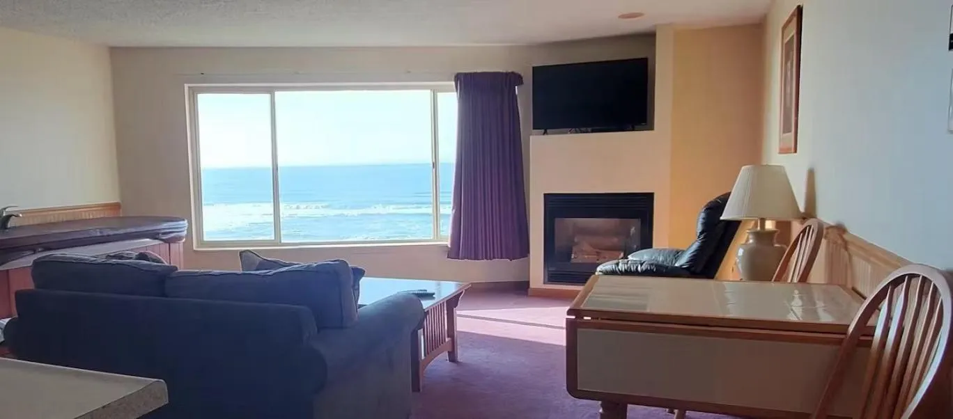 Hot Tub, Bed in Seahorse Oceanfront Lodge