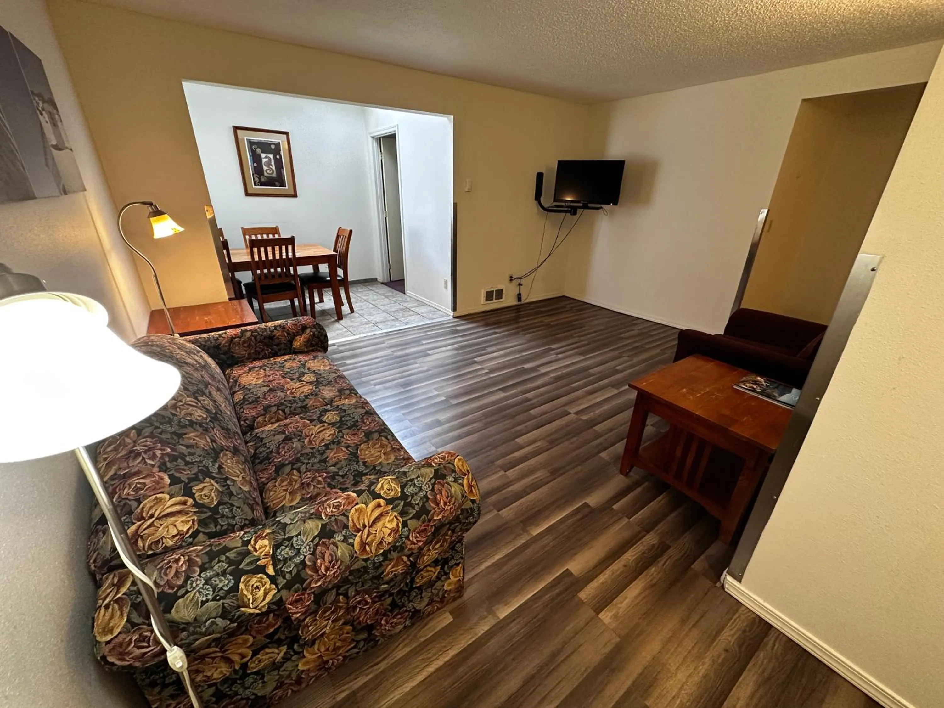 TV and multimedia in Seahorse Oceanfront Lodge