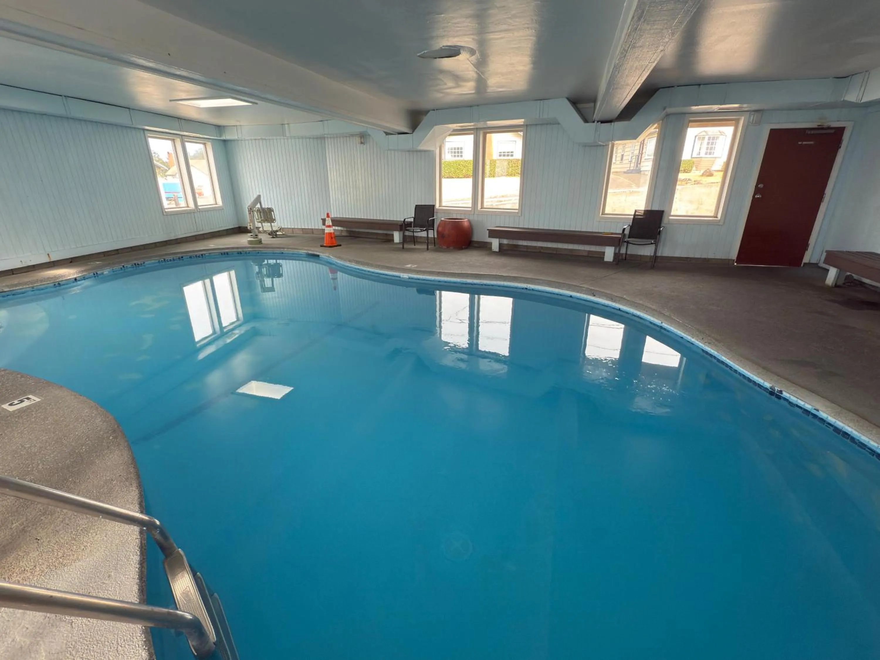 Swimming pool in Seahorse Oceanfront Lodge