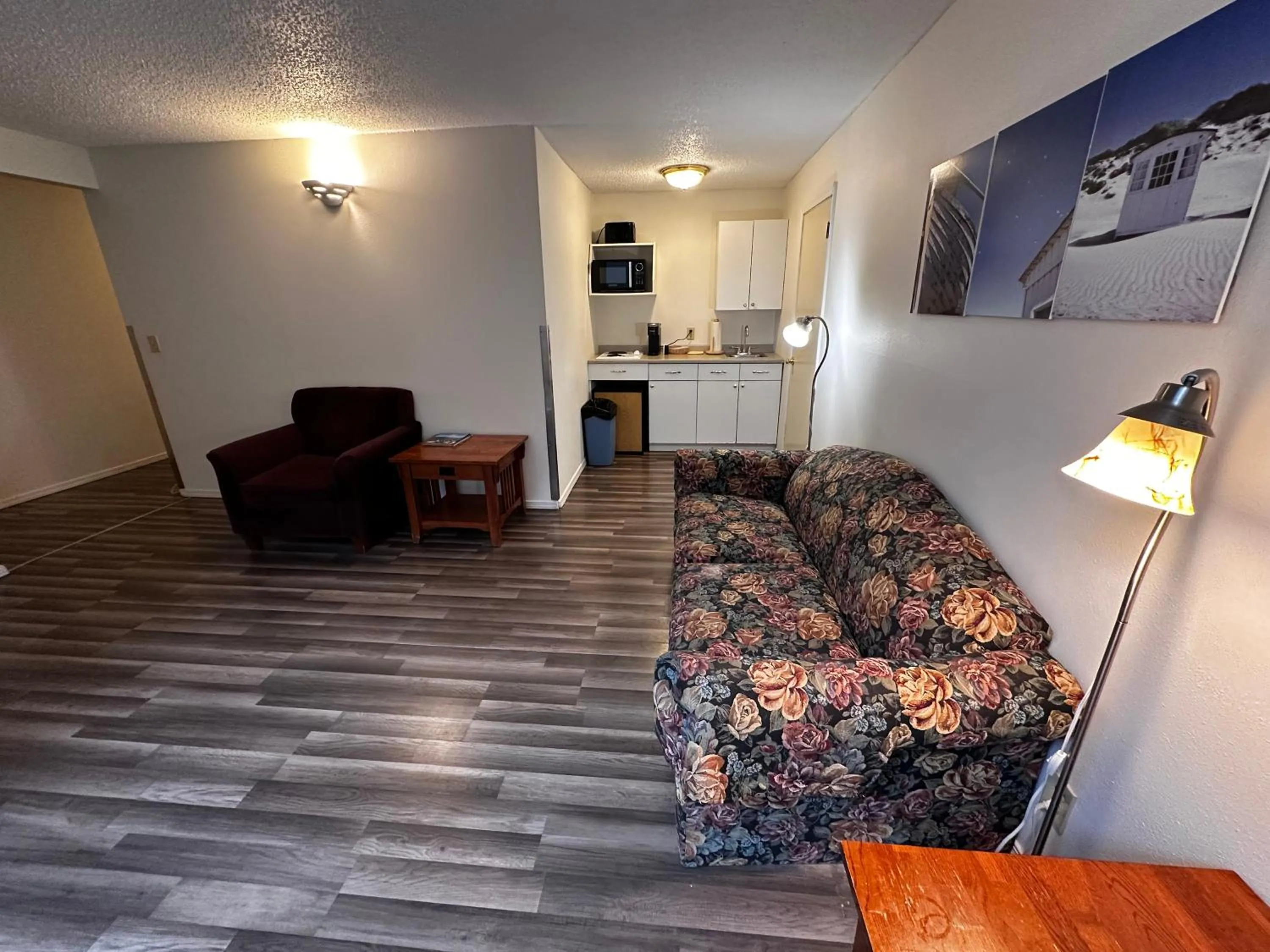 Kitchen or kitchenette in Seahorse Oceanfront Lodge
