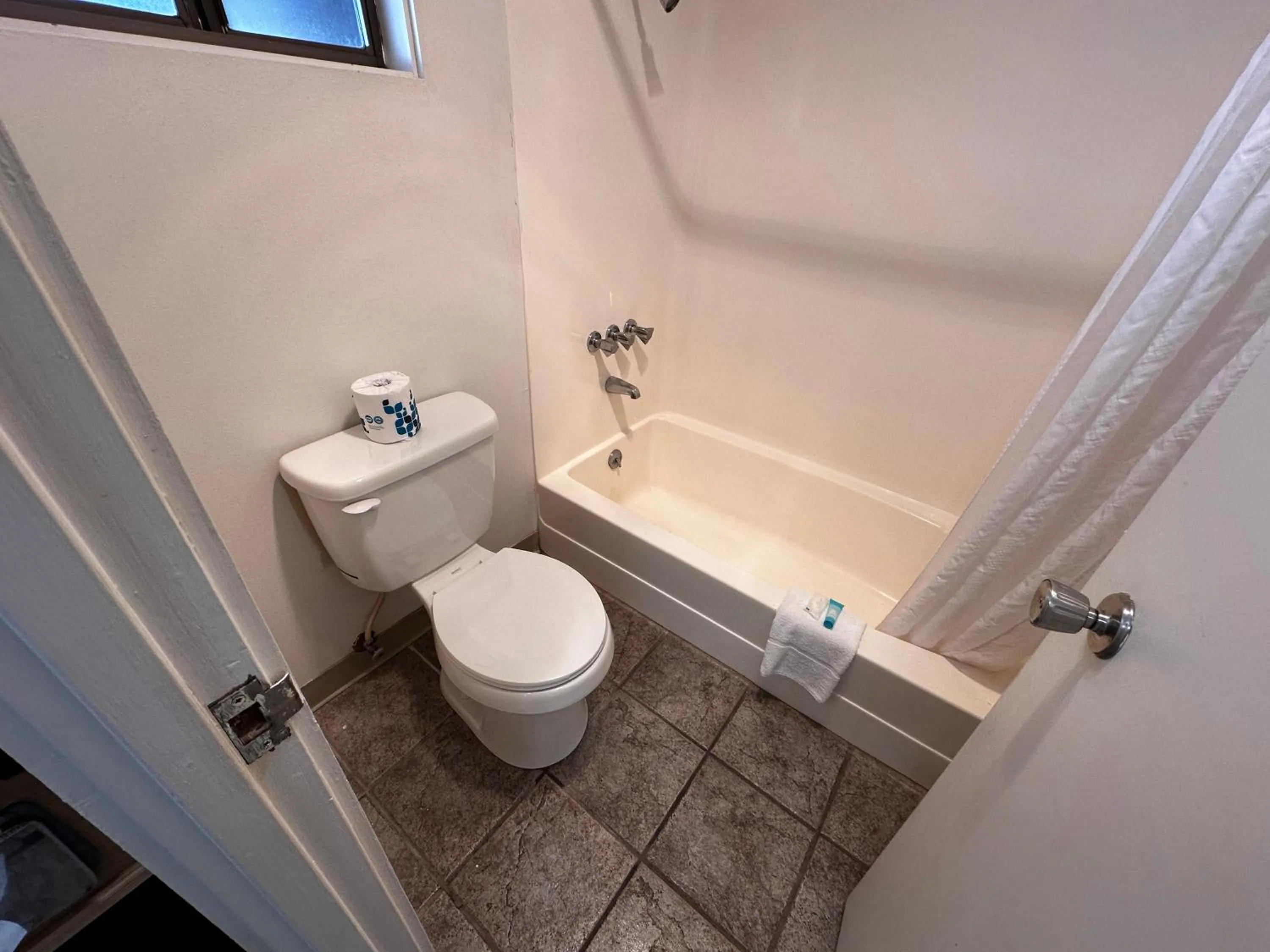 Bathroom in Seahorse Oceanfront Lodge
