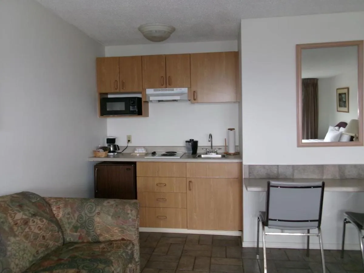 Kitchen or kitchenette in Seahorse Oceanfront Lodge