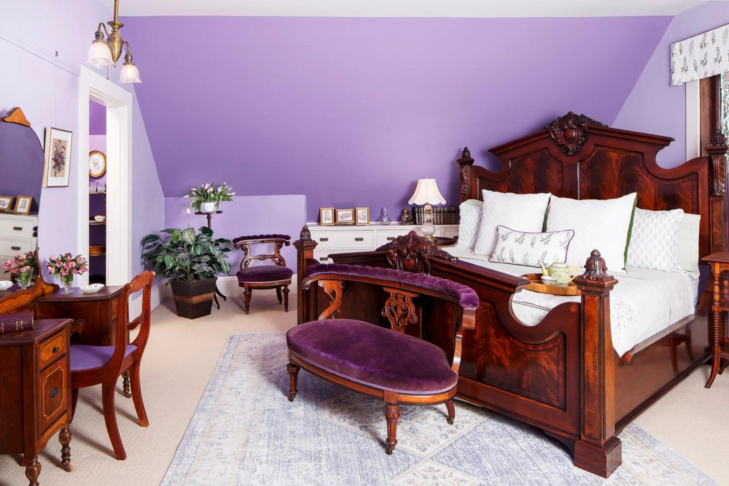 Bed, Seating Area in Angel Of The Berwicks