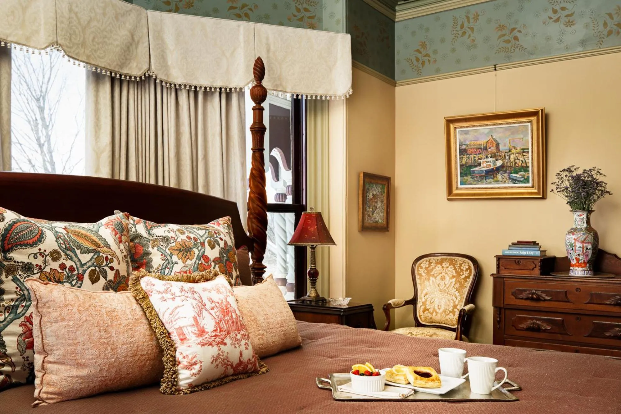 Bedroom, Bed in Angel Of The Berwicks