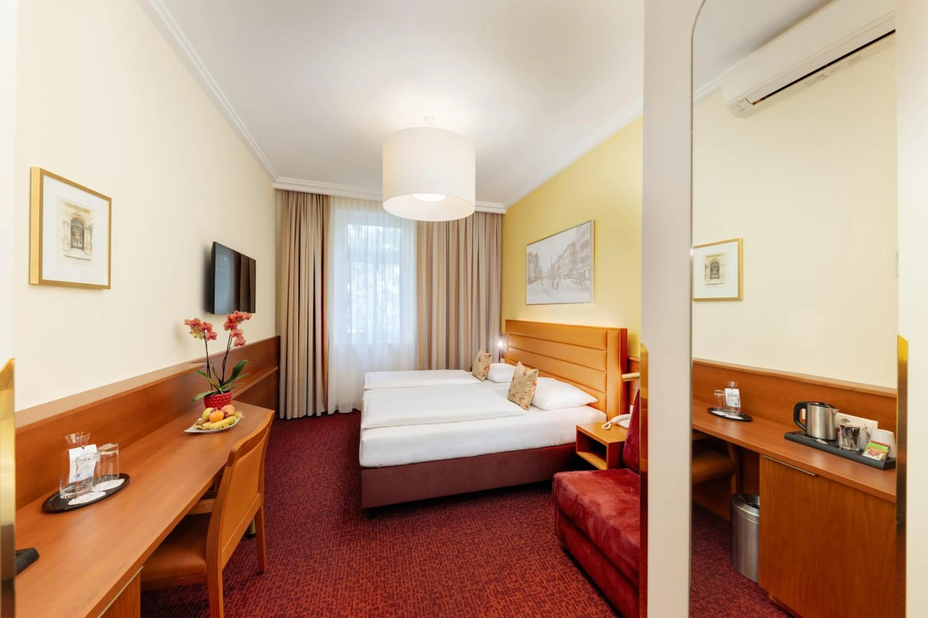 Photo of the whole room, Bed in Austria Classic Hotel Wien