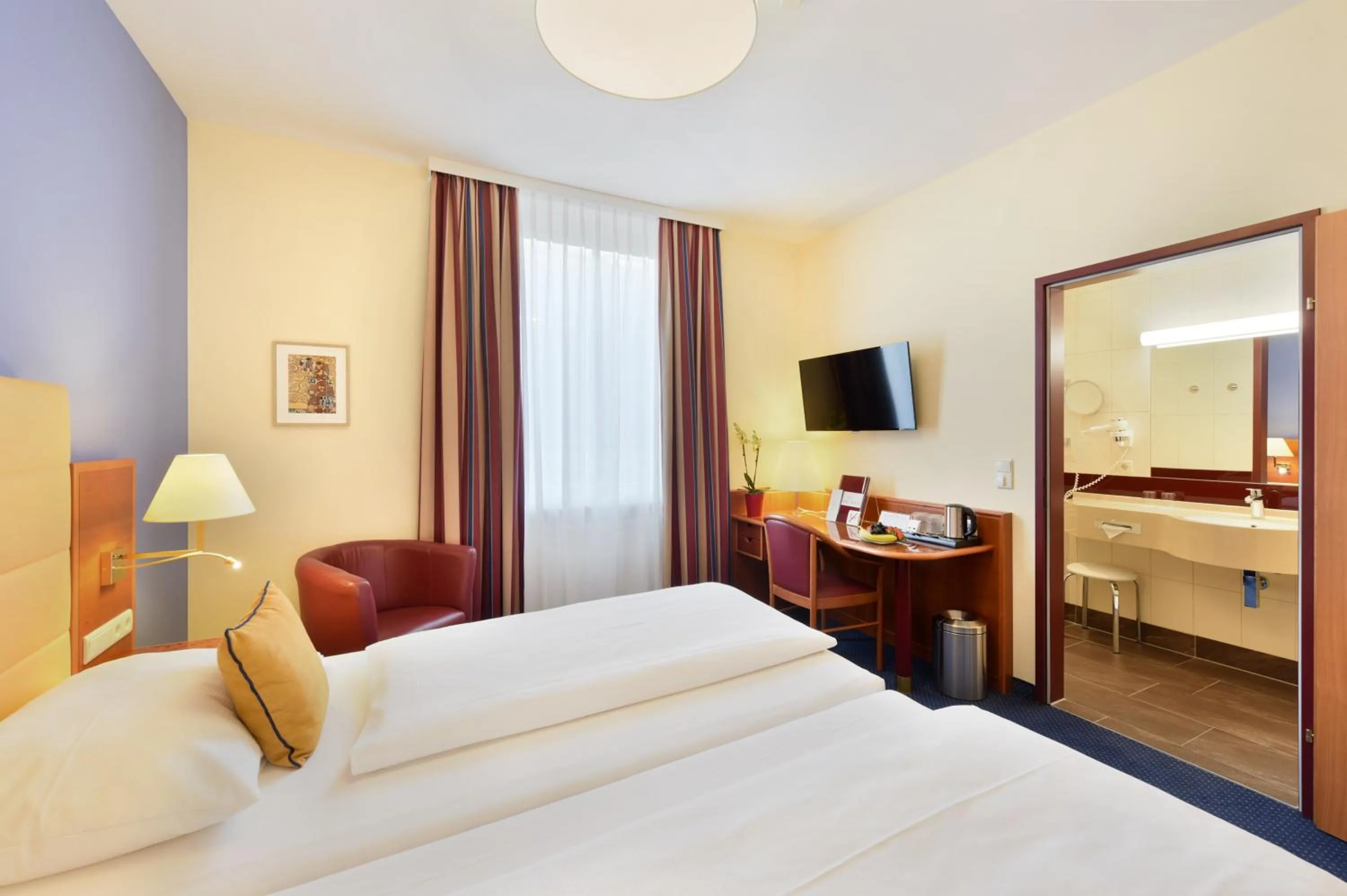 Photo of the whole room, Bed in Austria Classic Hotel Wien