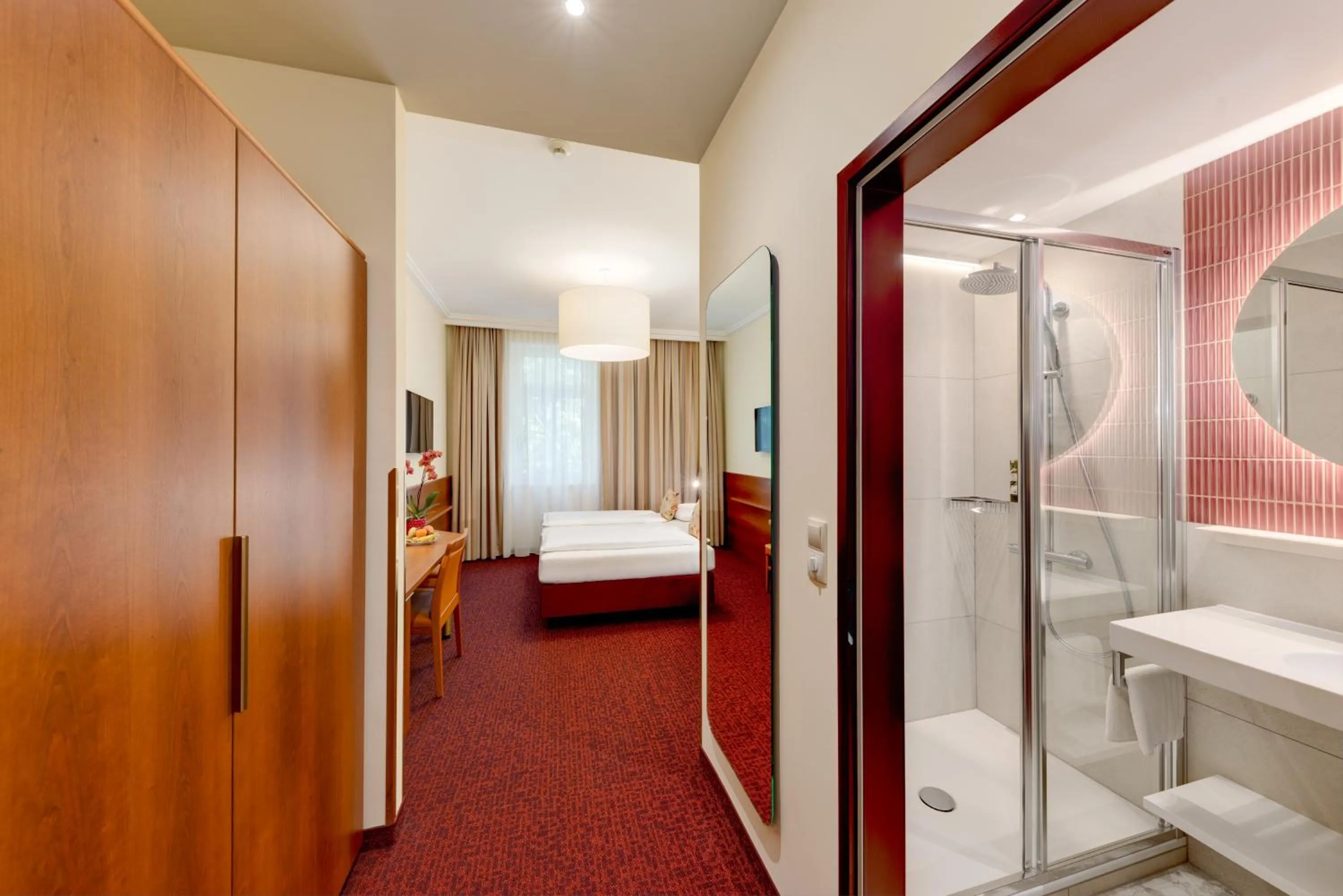 Bathroom, Bed in Austria Classic Hotel Wien