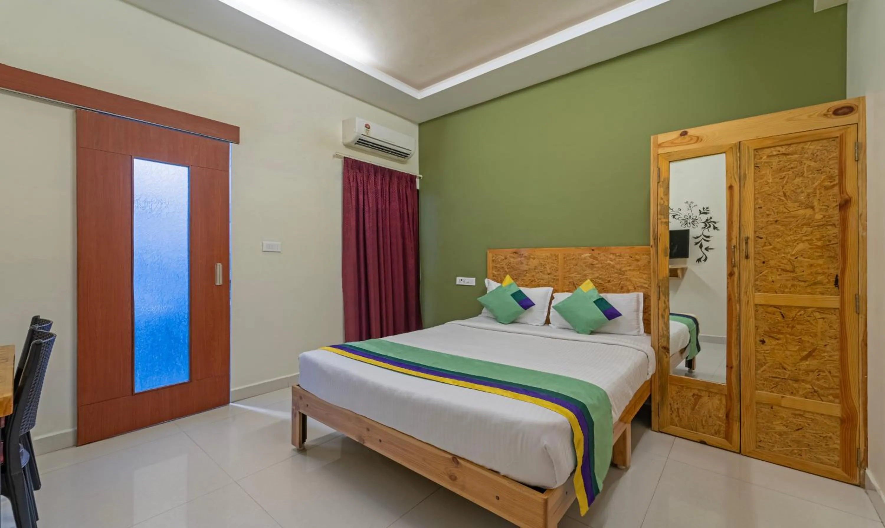 Bed in Treebo Eden Park Hotel, 3 Km From Puducherry Airport