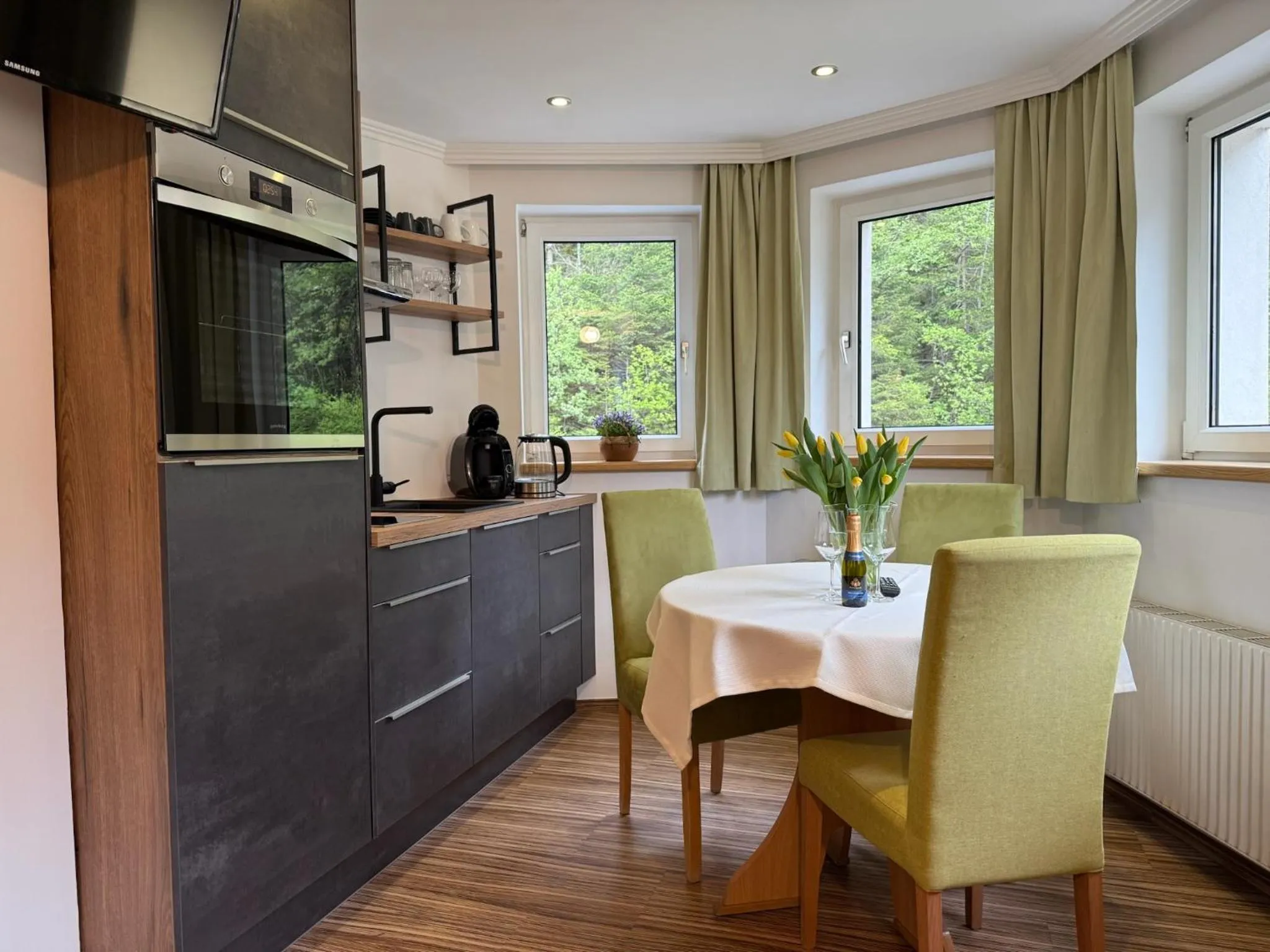 Photo of the whole room in GRUBERS, Hotel Appartments Gastein