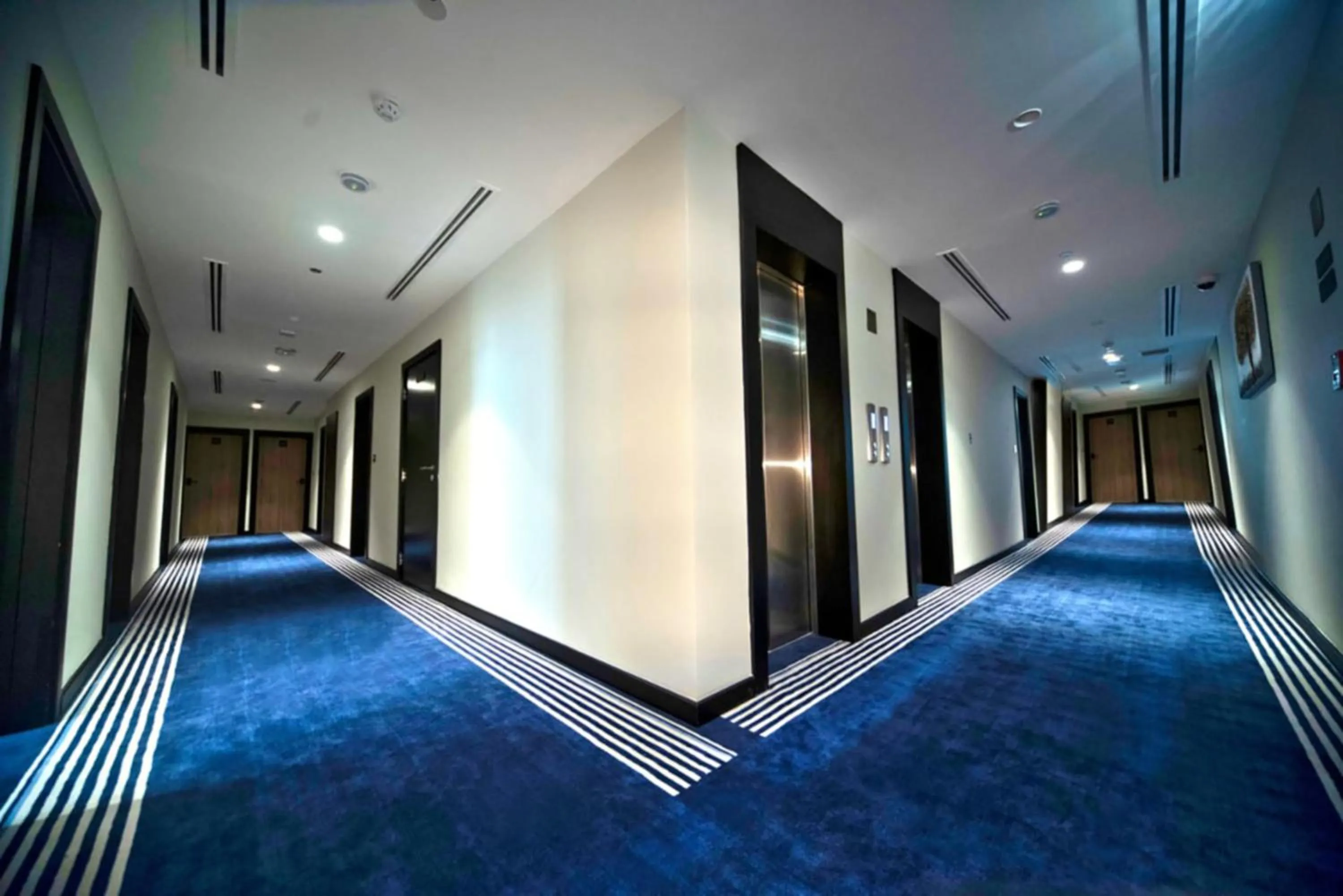 acessibility in Kingsgate Canal Hotel by Millennium