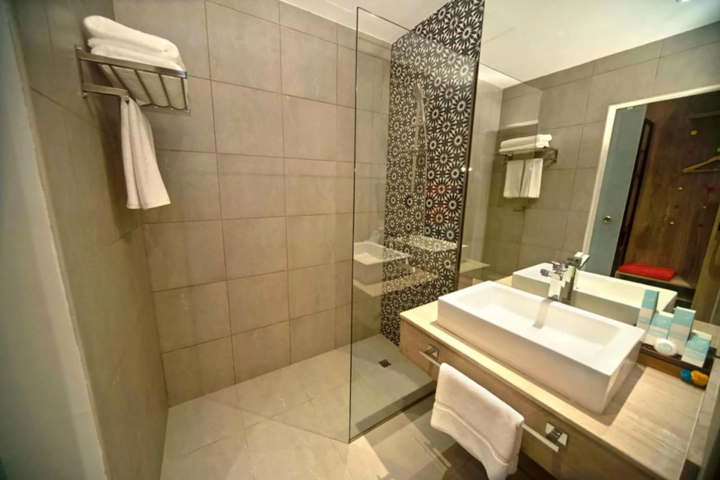 Kingsgate Canal Hotel by Millennium